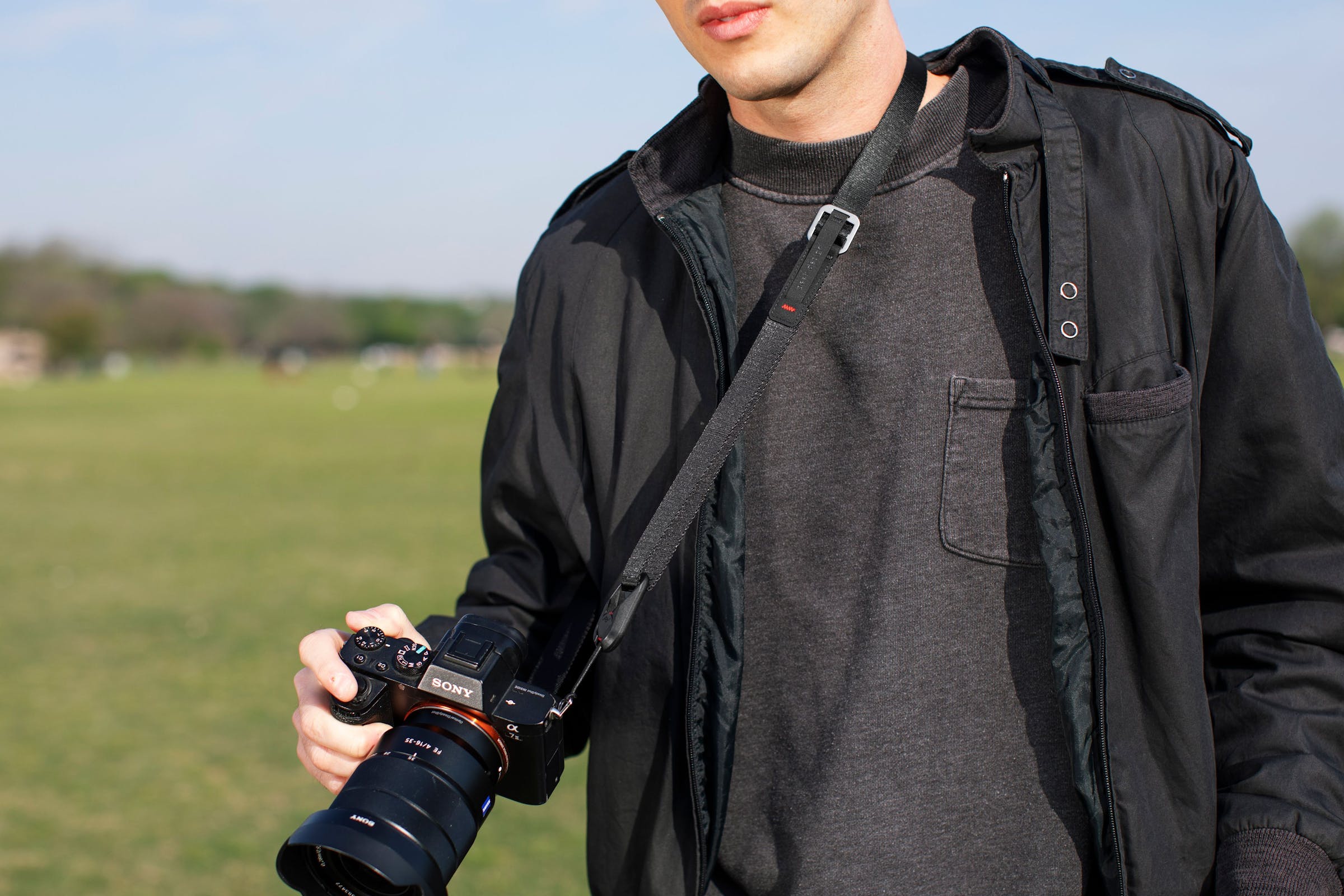 LEASH - Black VERSIONE piu Sottile - Tracolla versatile per fotocamera ad aggancio rapido