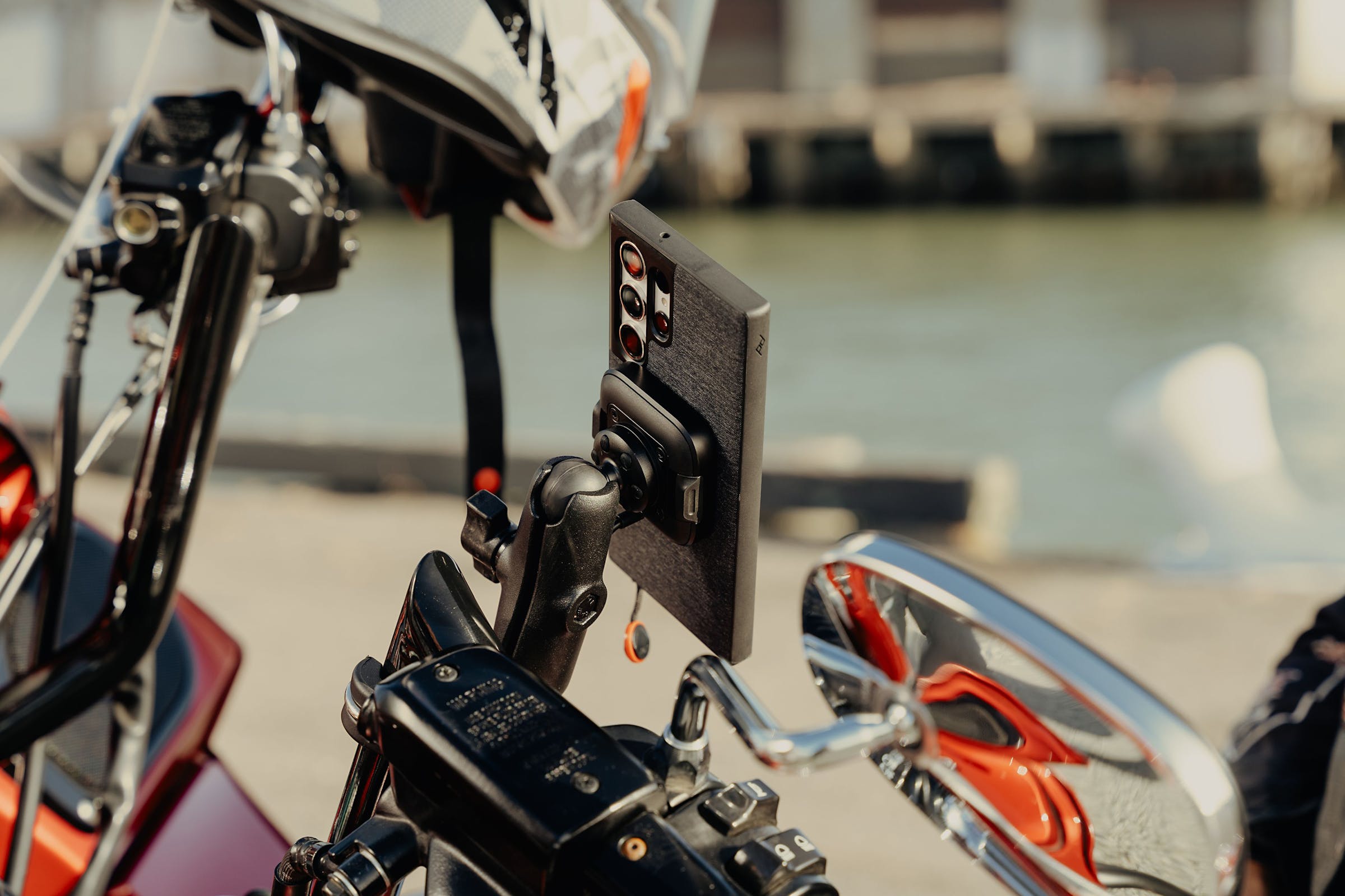 Mobile Motorcycle Mount 1" Ball Adapter: Locking & Charging Black