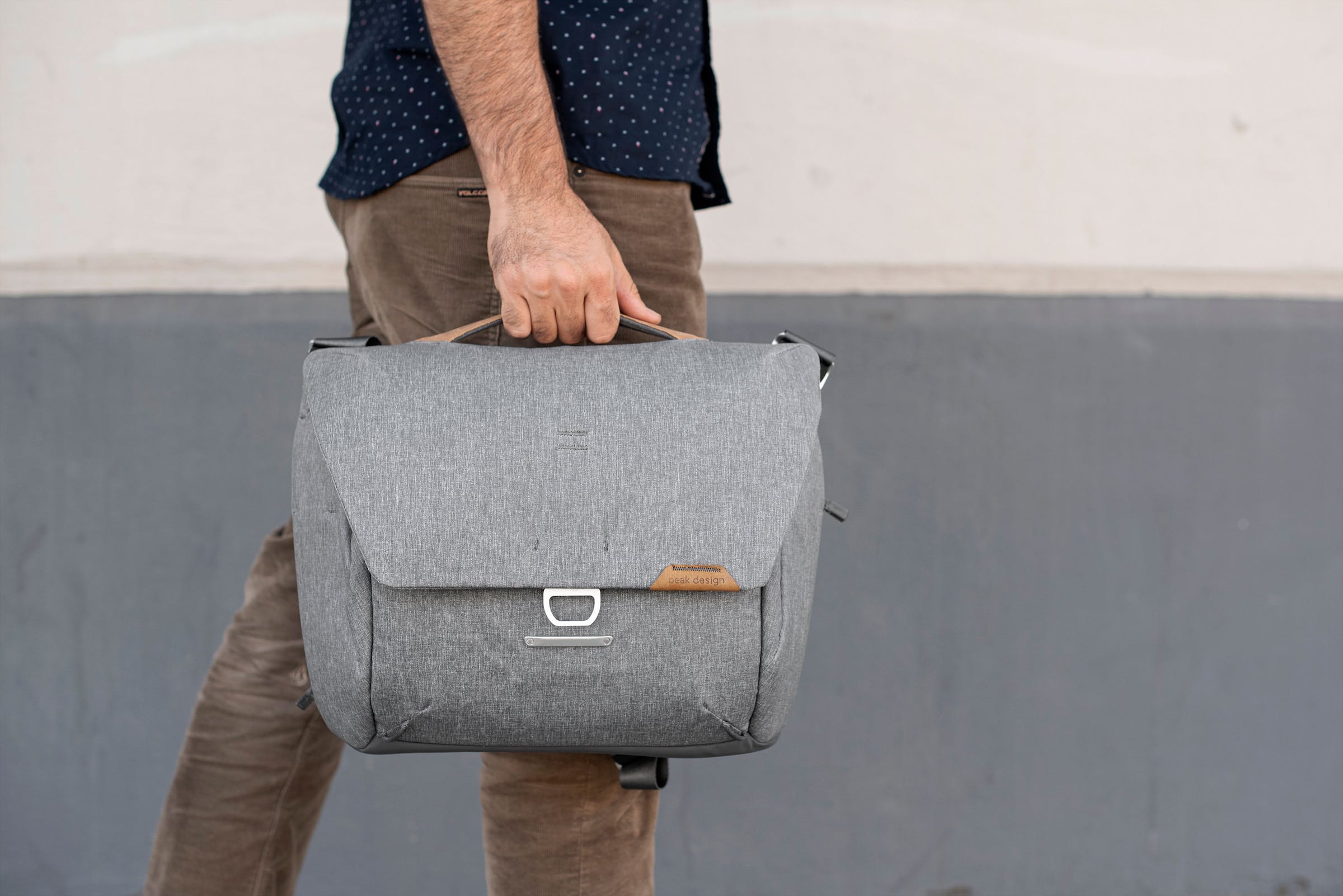 Everyday Messenger 13L v2 // Ash