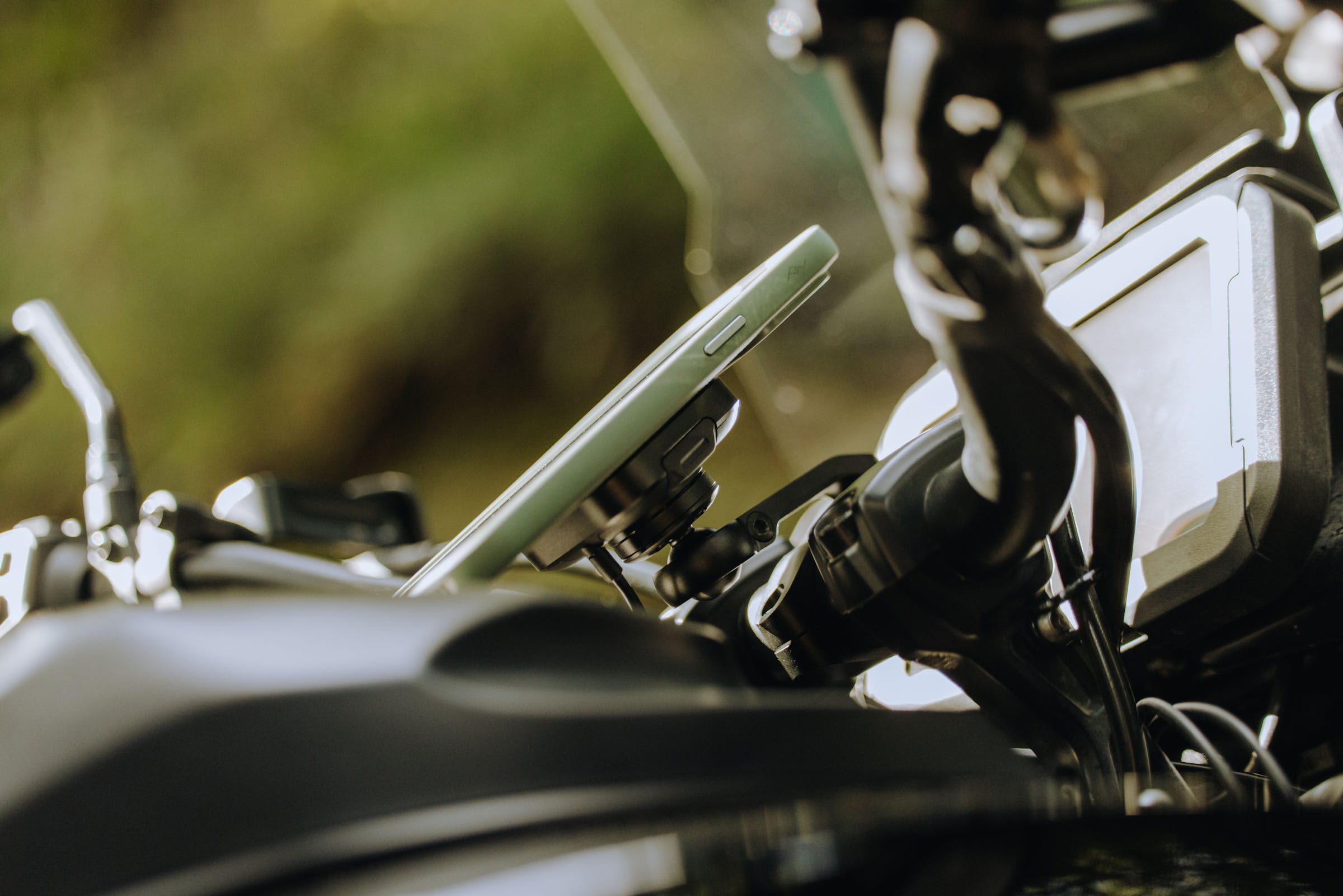 Mobile Motorcycle Mount Bar Mount v2: Charging Black - CON ANTIVIBRAZIONE