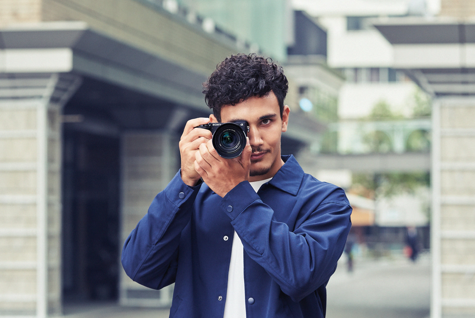 Sony α Alpha 6400 con obiettivo 16-50mm, mirrorless APS-C con Real-Time Eye AF