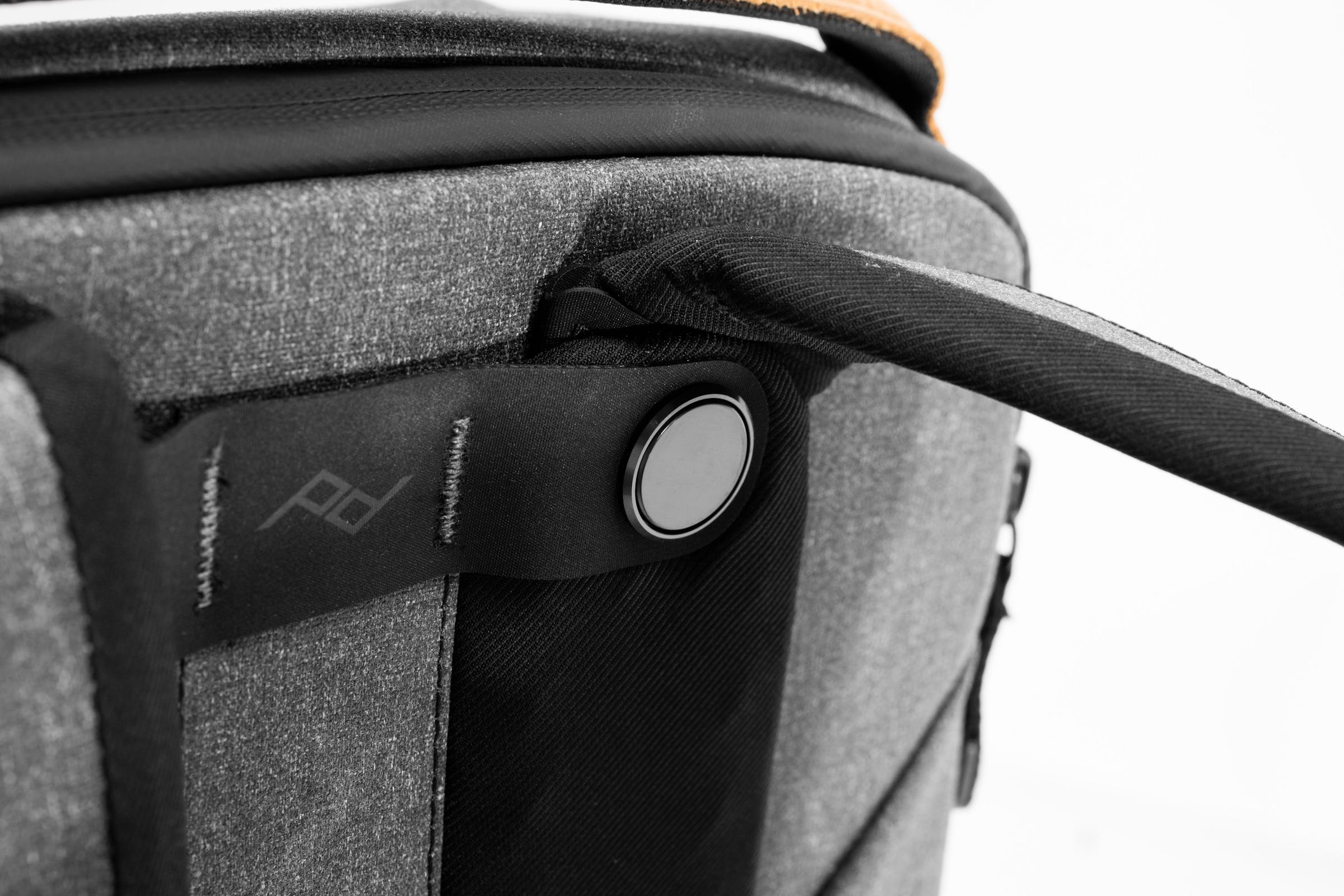 Everyday Backpack 20L v2 // Charcoal -carbone
