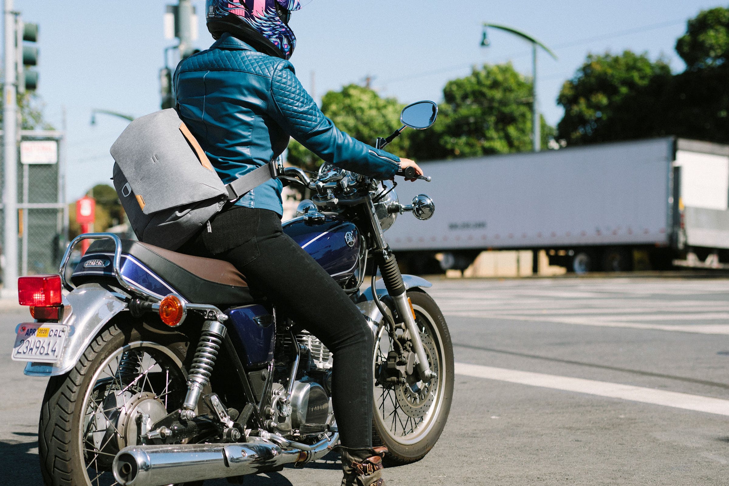 Everyday Messenger 13L v2 // Ash