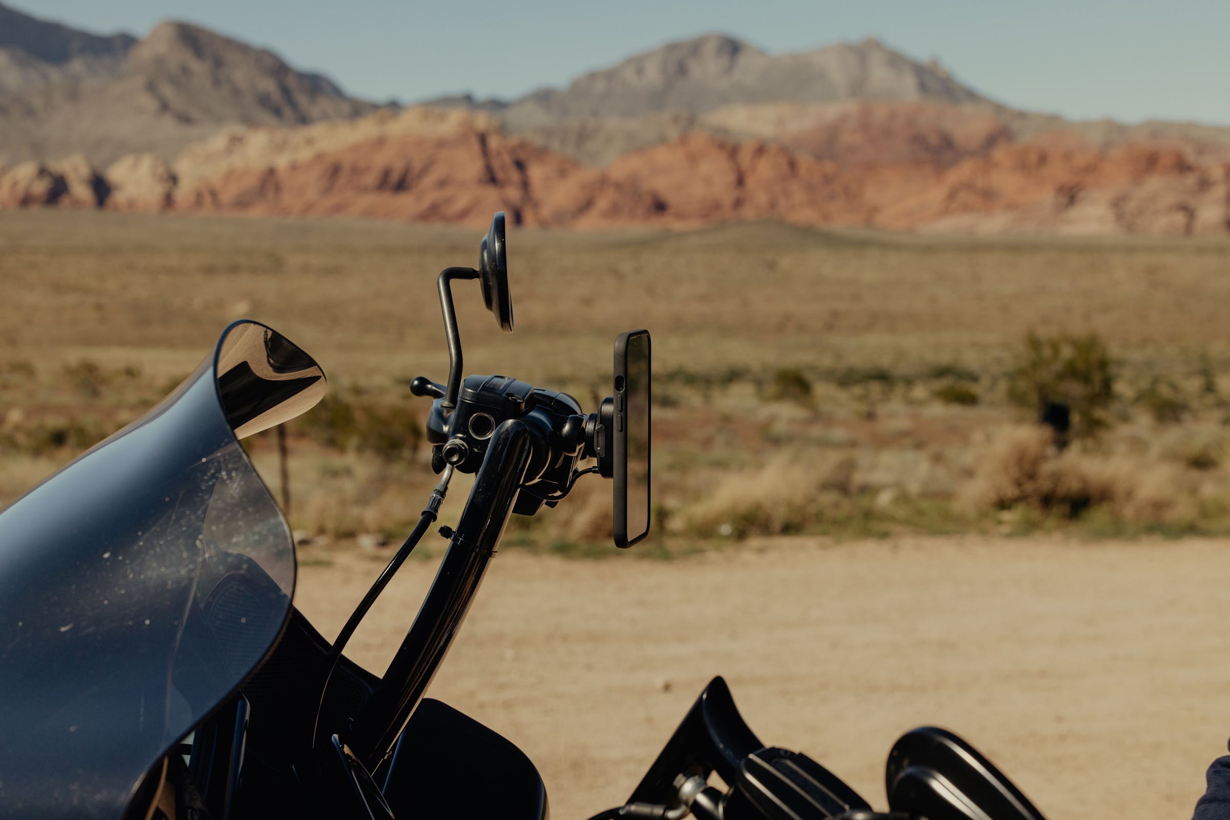 Mobile Motorcycle Mount Brake/Clutch Mount: Charging Black - CON ANTIVIBRAZIONE