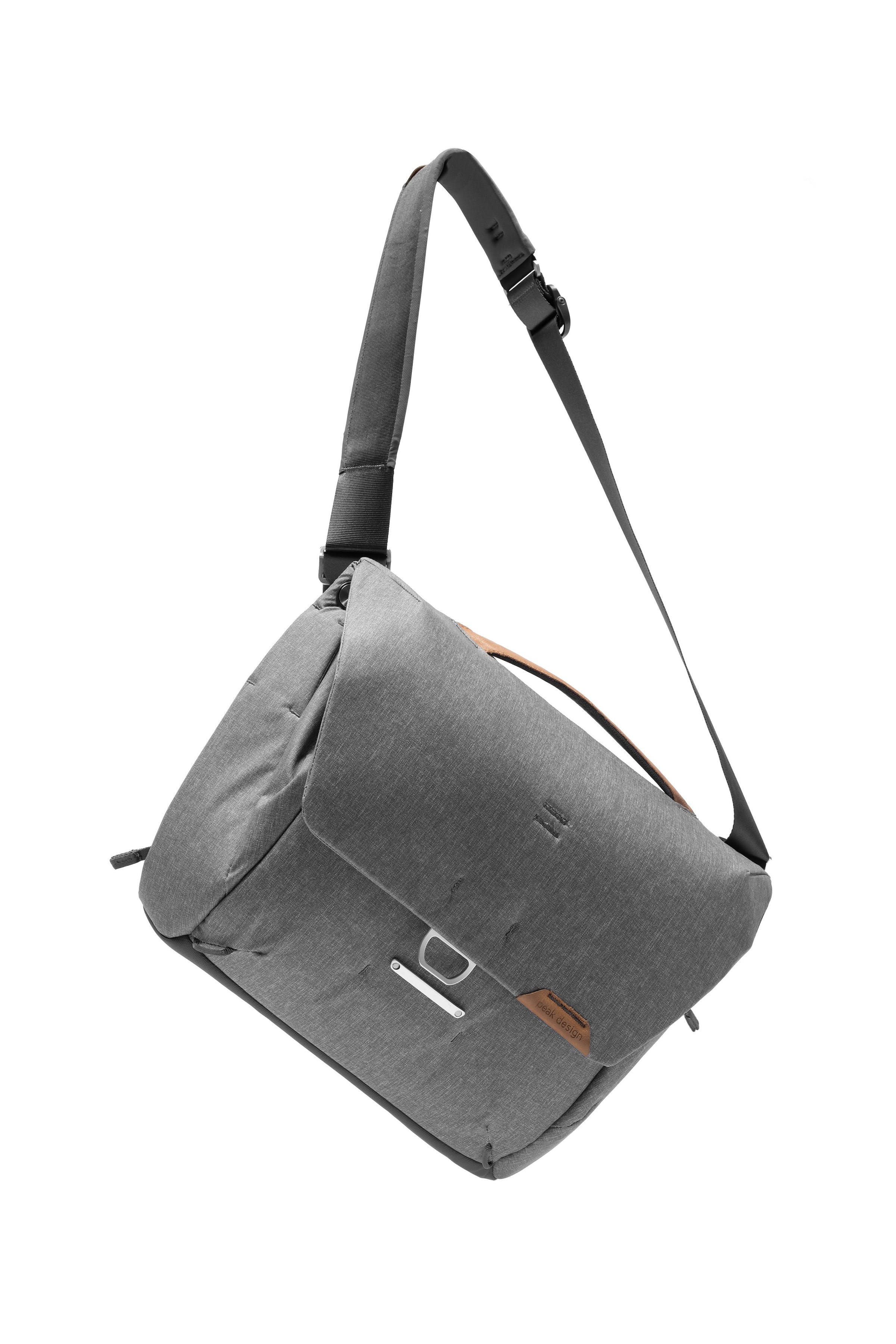 Everyday Messenger 13L v2 // Ash