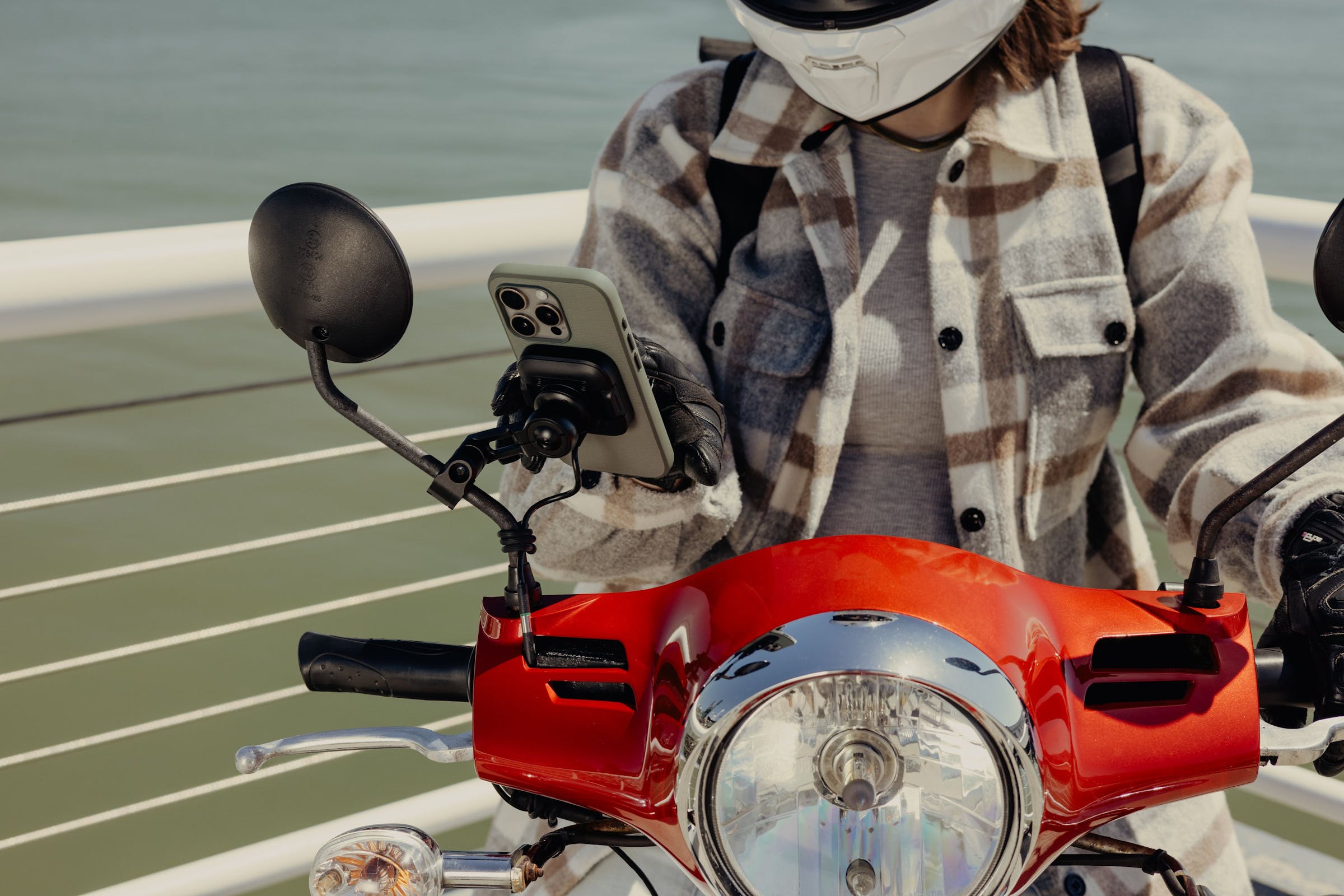 Mobile Motorcycle Mount Mirror Mount: Charging BLACK - CON ANTIVIBRAZIONE