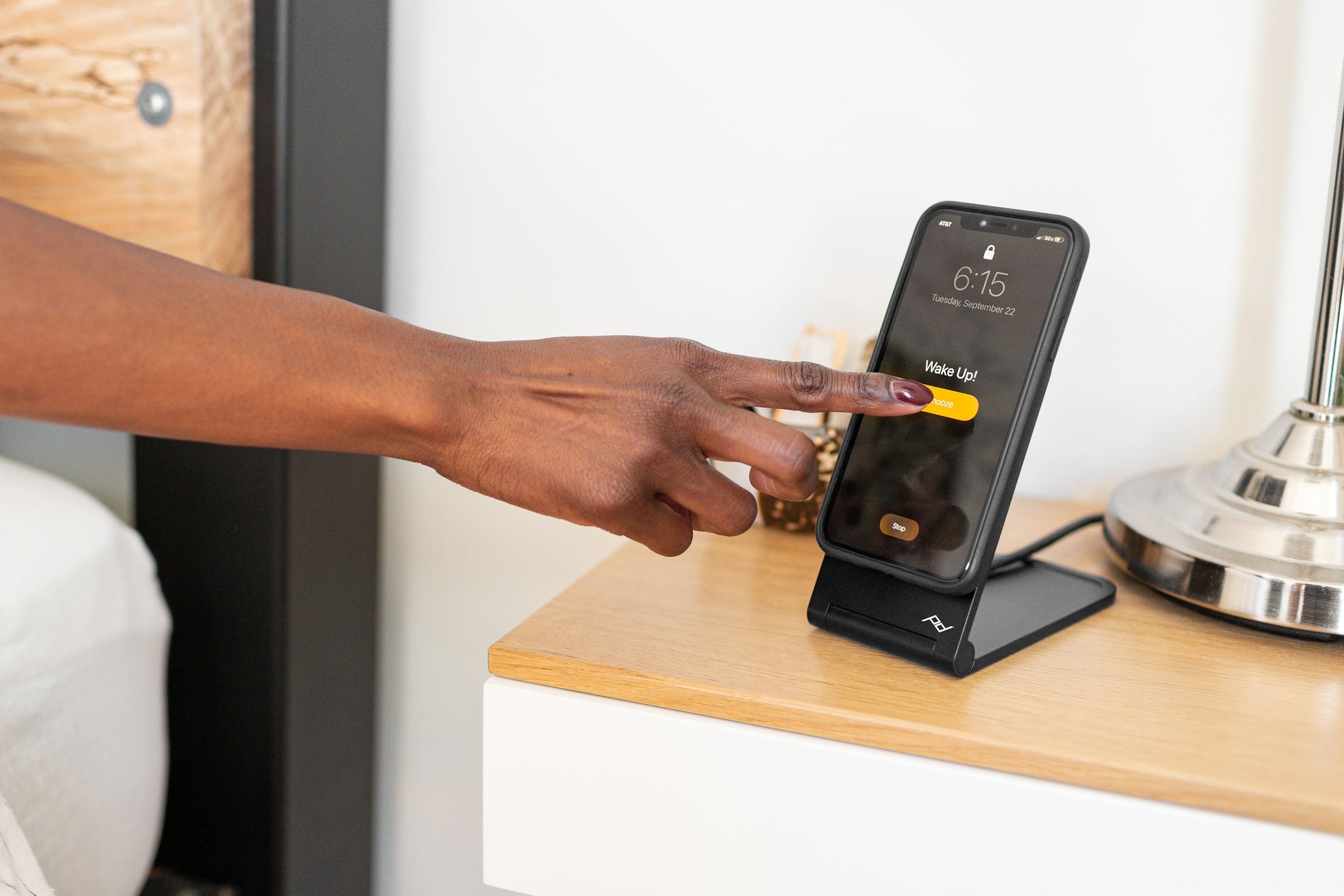 Mobile Wireless Charging Stand v2 Black