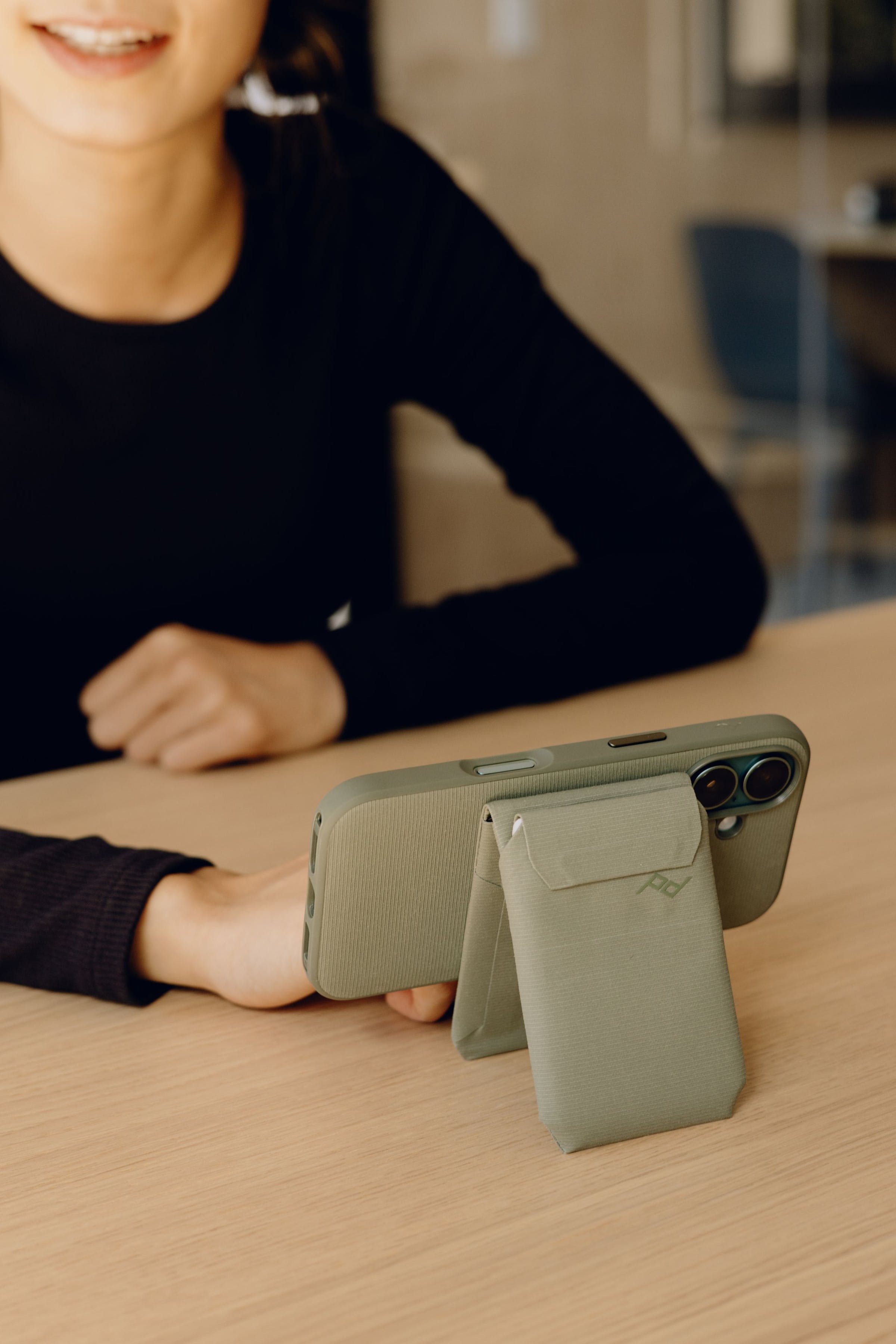 Mobile Wallet Stand - Portafoglio UNIVERSALE MAG SAFE Charcoal