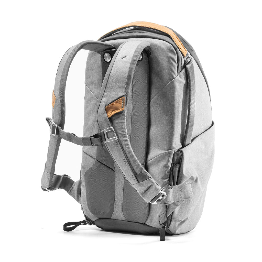 Everyday Backpack 15L Zip v2 // Ash -grigio chiaro