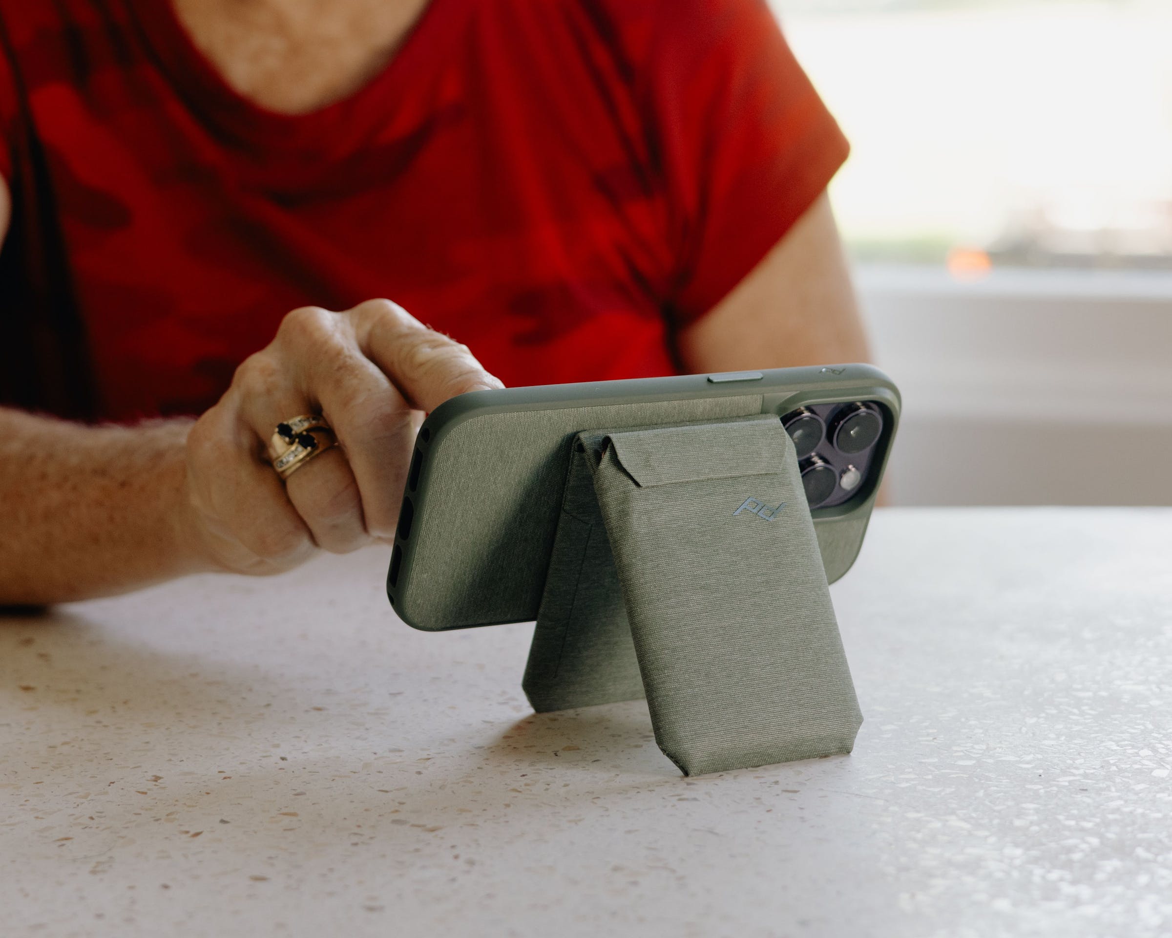 Mobile Wallet Stand - Portafoglio UNIVERSALE MAG SAFE Charcoal