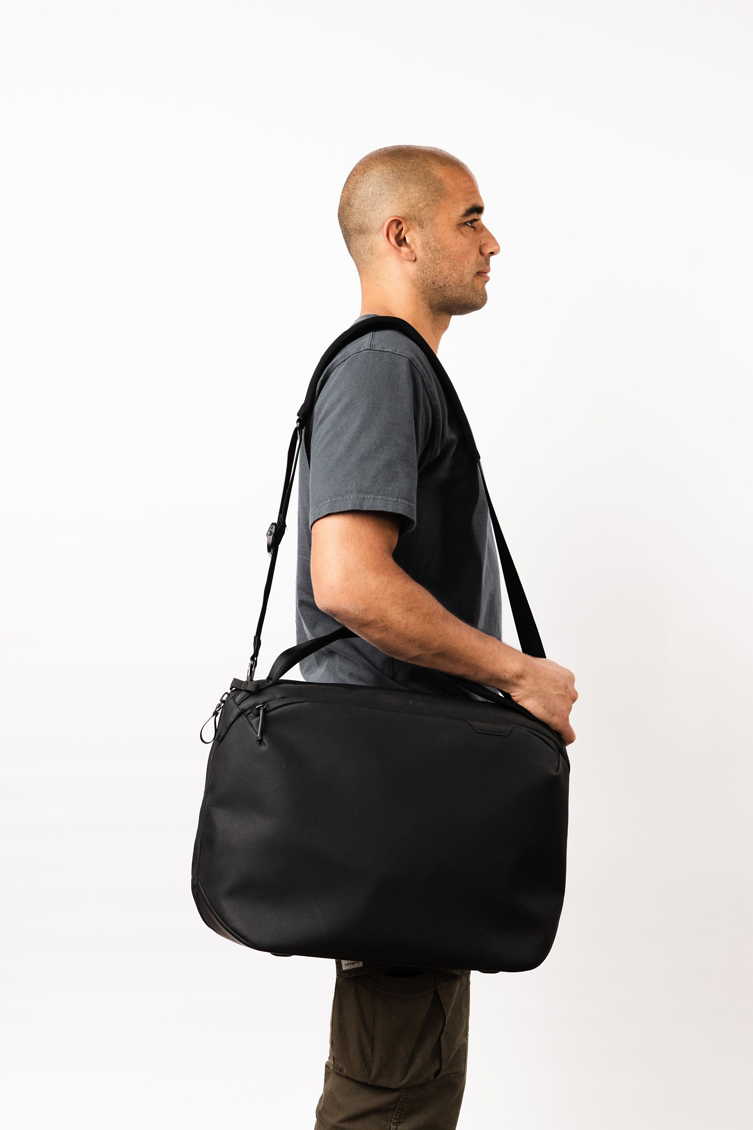 Travel Weekender 25L Black - Laptop16"