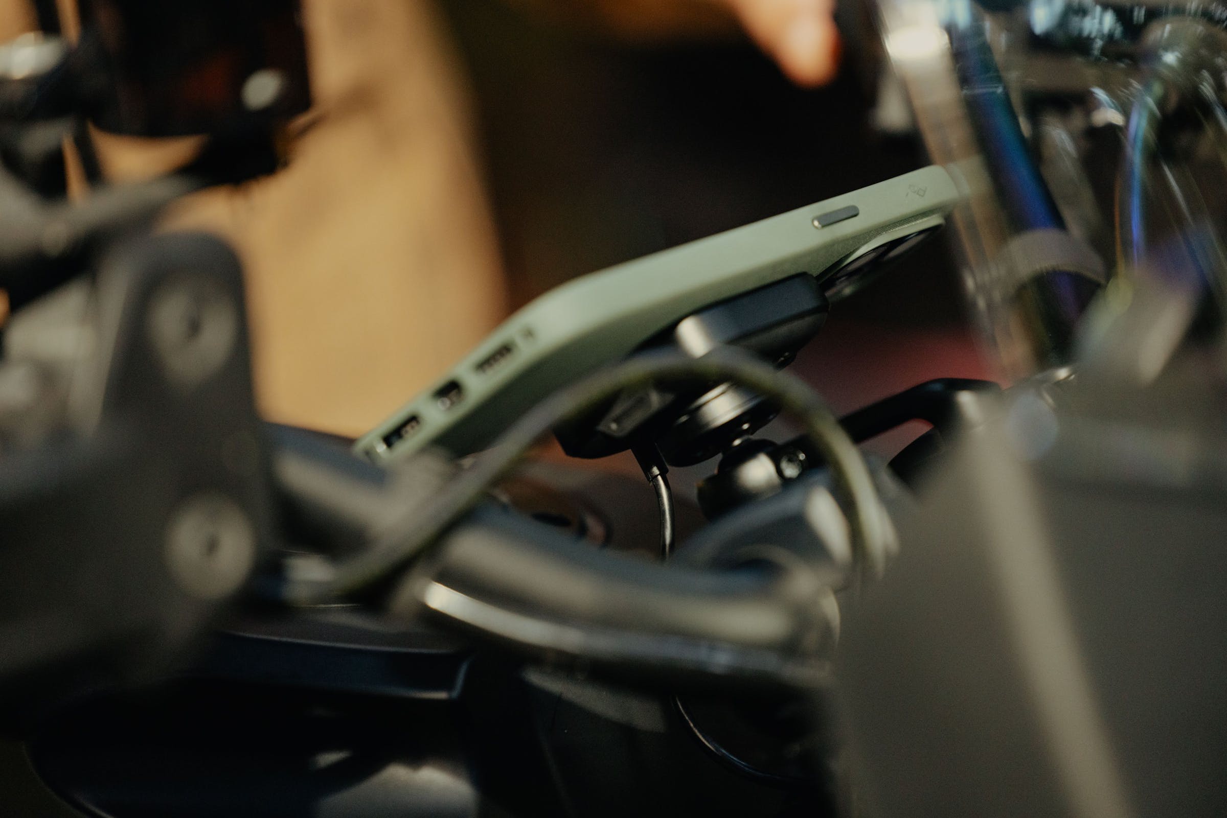 Mobile Motorcycle Mount Bar Mount v2: Charging Black - CON ANTIVIBRAZIONE