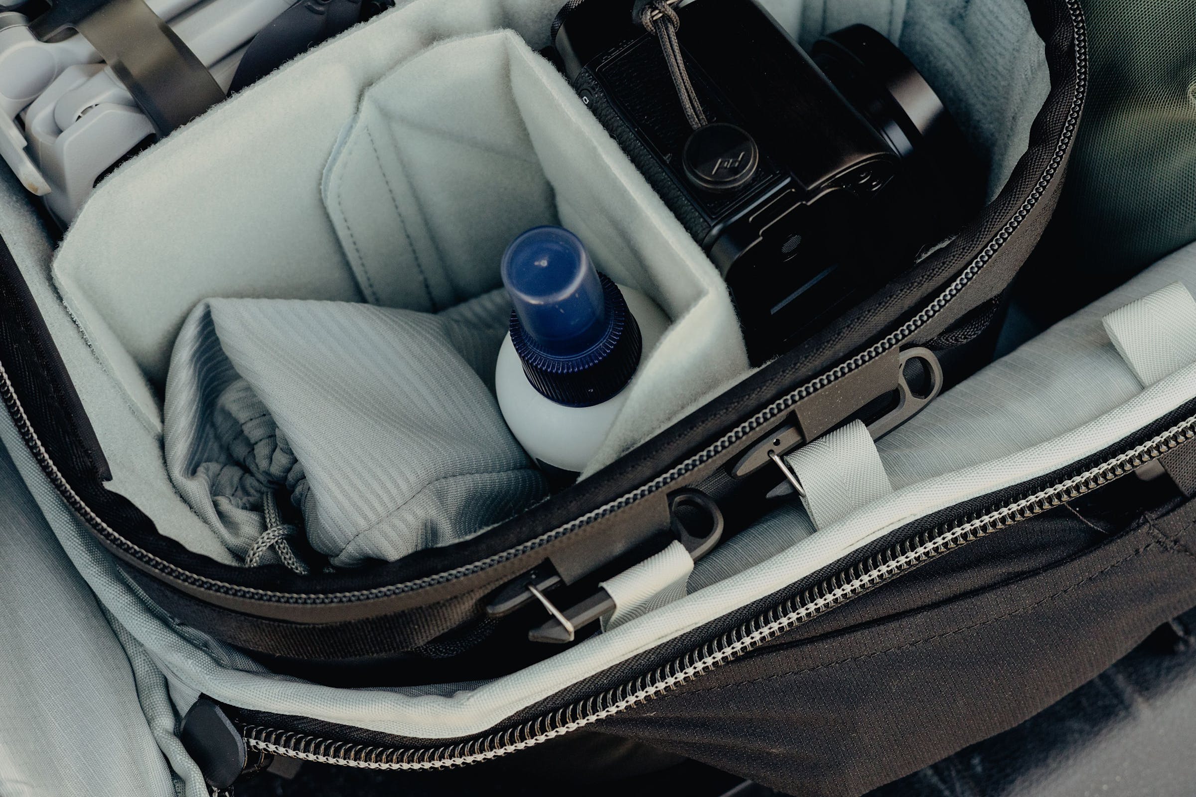 Travel Backpack 2-in-1 40L Black (2 zaini in 1 )