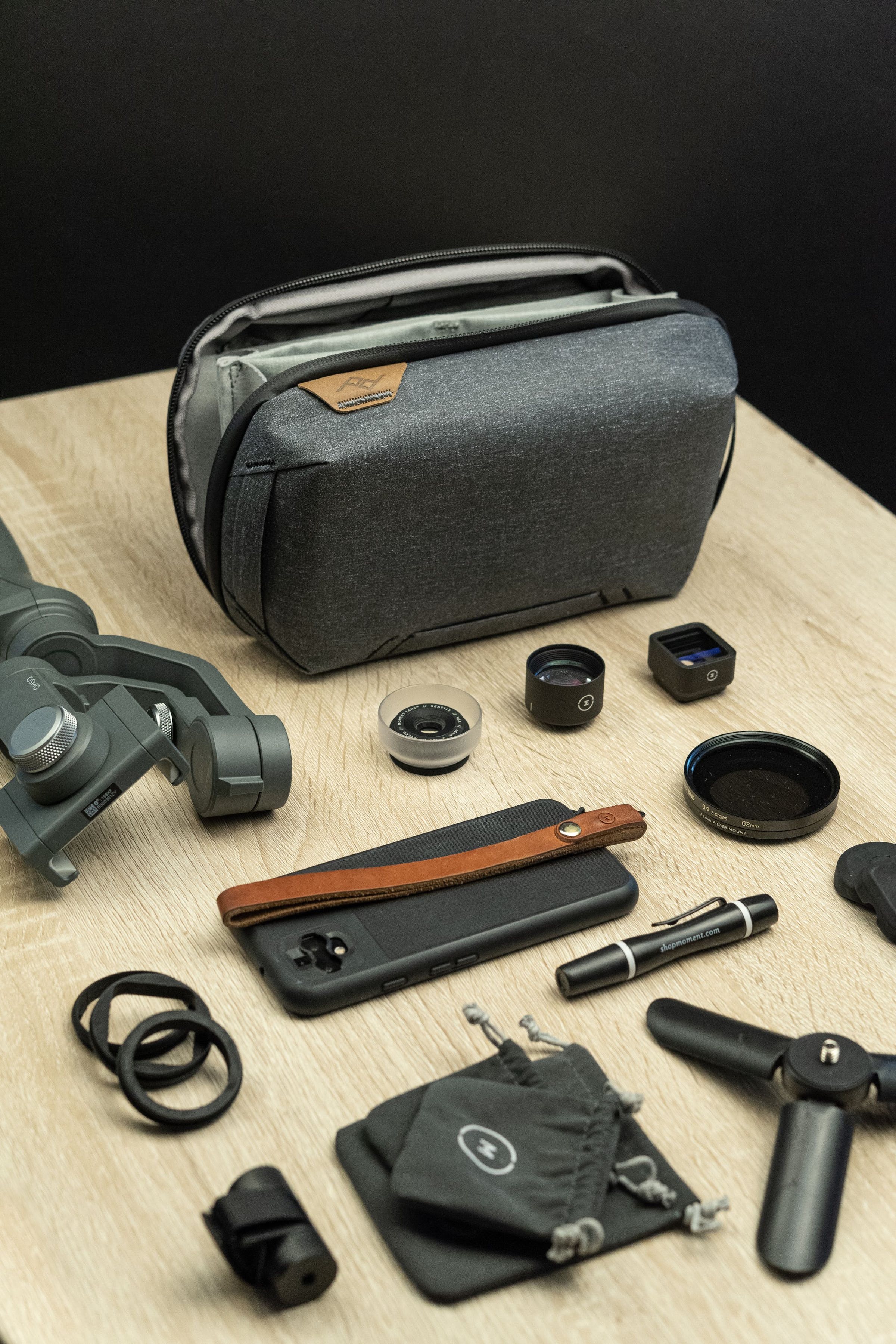 Tech Pouch Charcoal - Carbone
