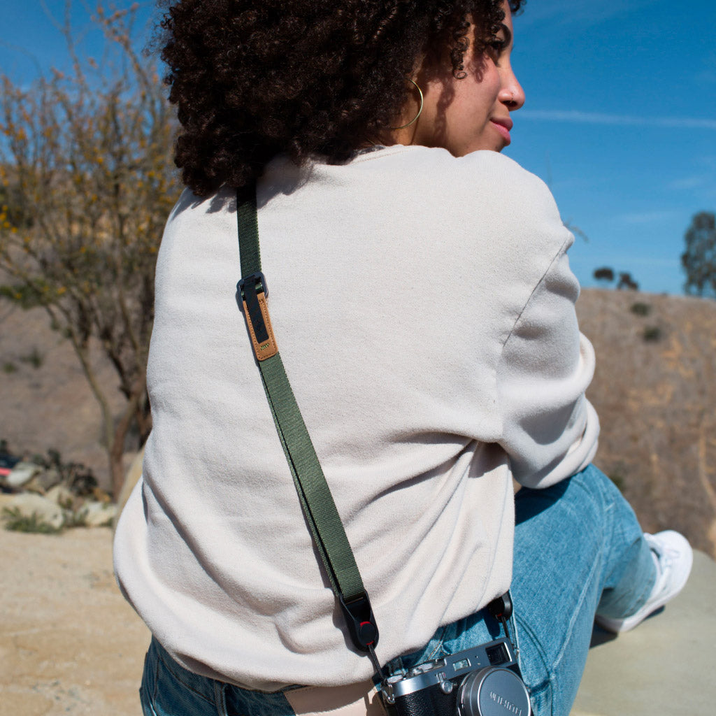 LEASH - SageVERSIONE piu Sottile - Tracolla versatile per fotocamera ad aggancio rapido