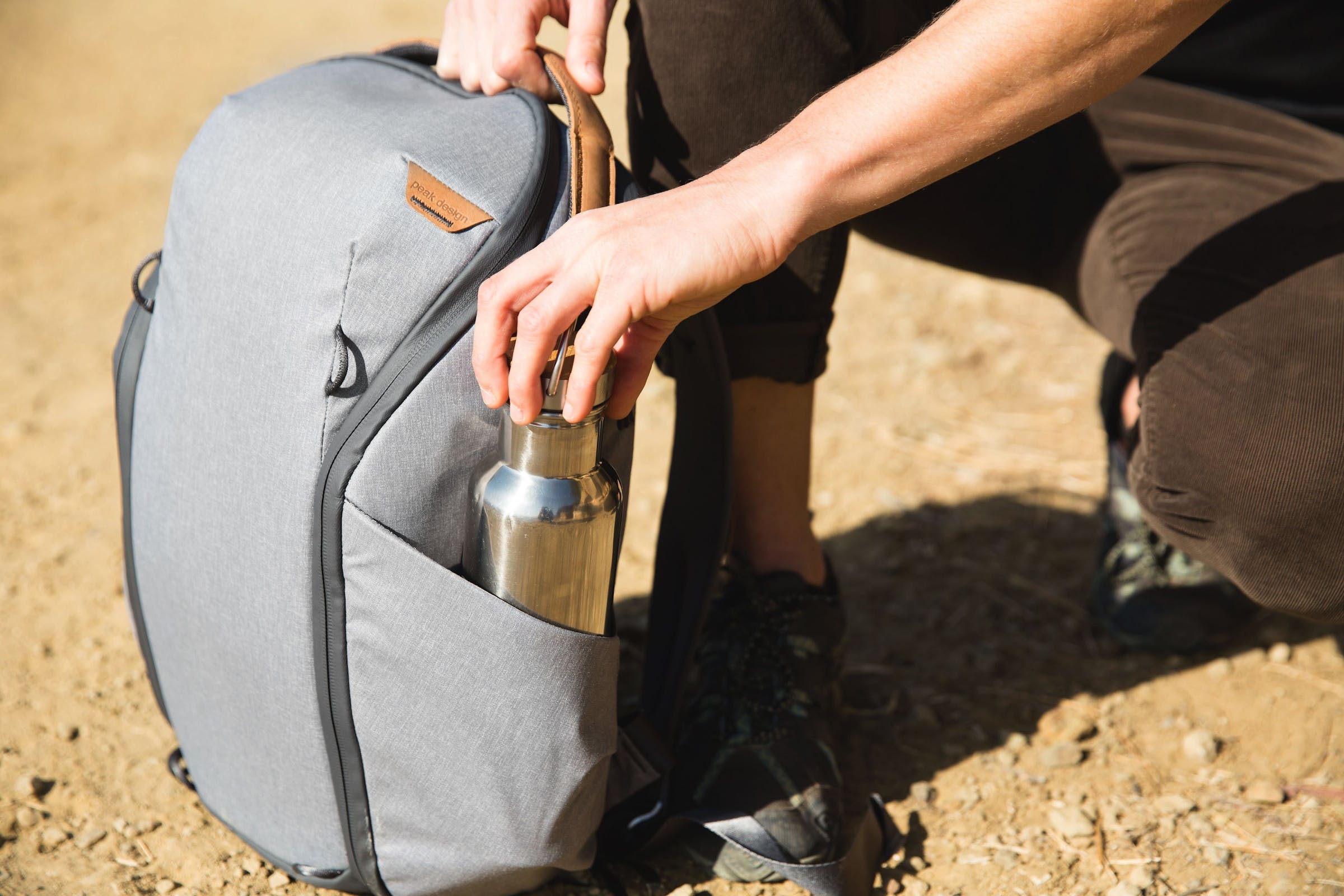 Everyday Backpack 15L Zip v2 // Ash -grigio chiaro