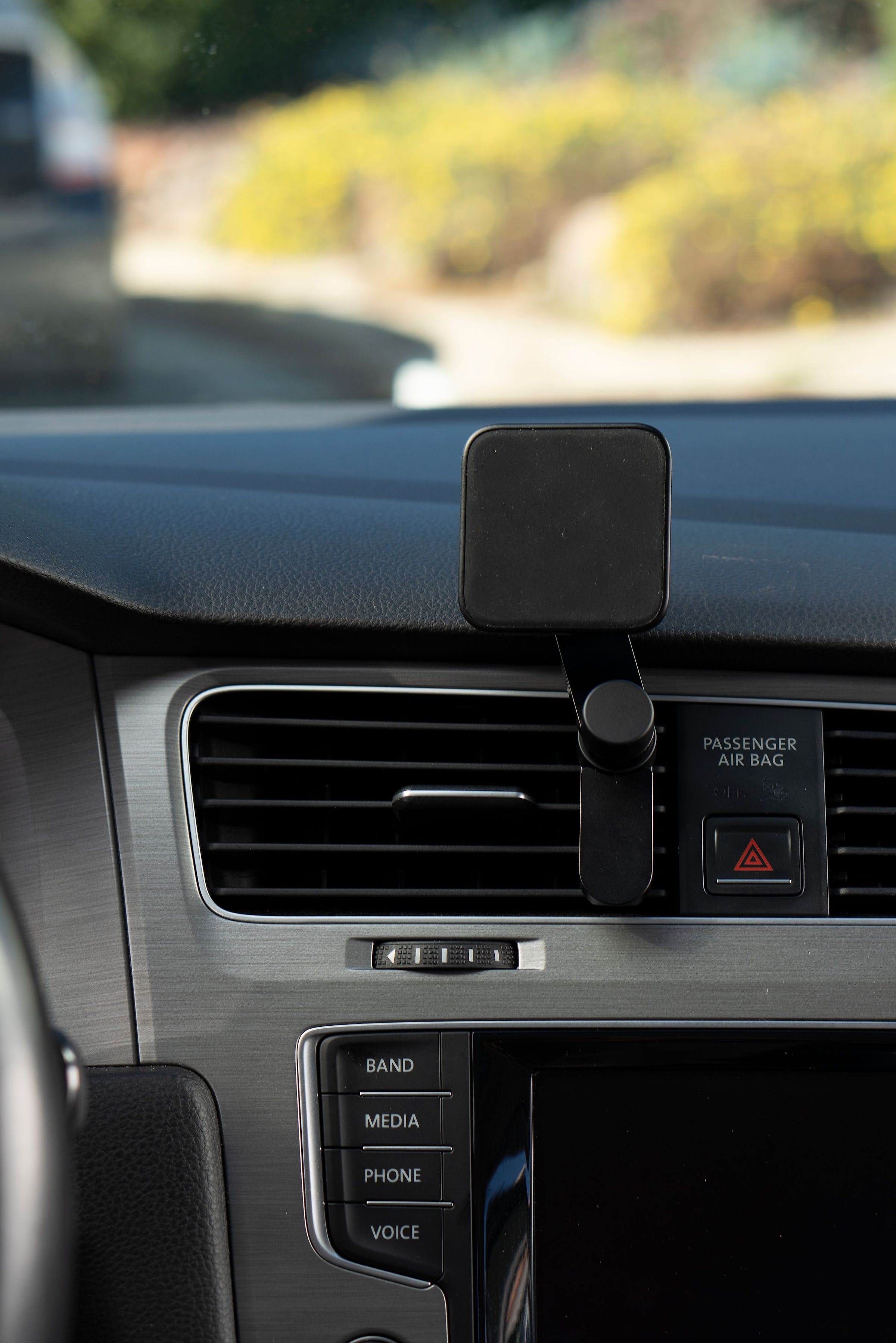Mobile Car Mount BOCCHETTA ARIA - Black. Universale Magsafe non necessita di custodia peak