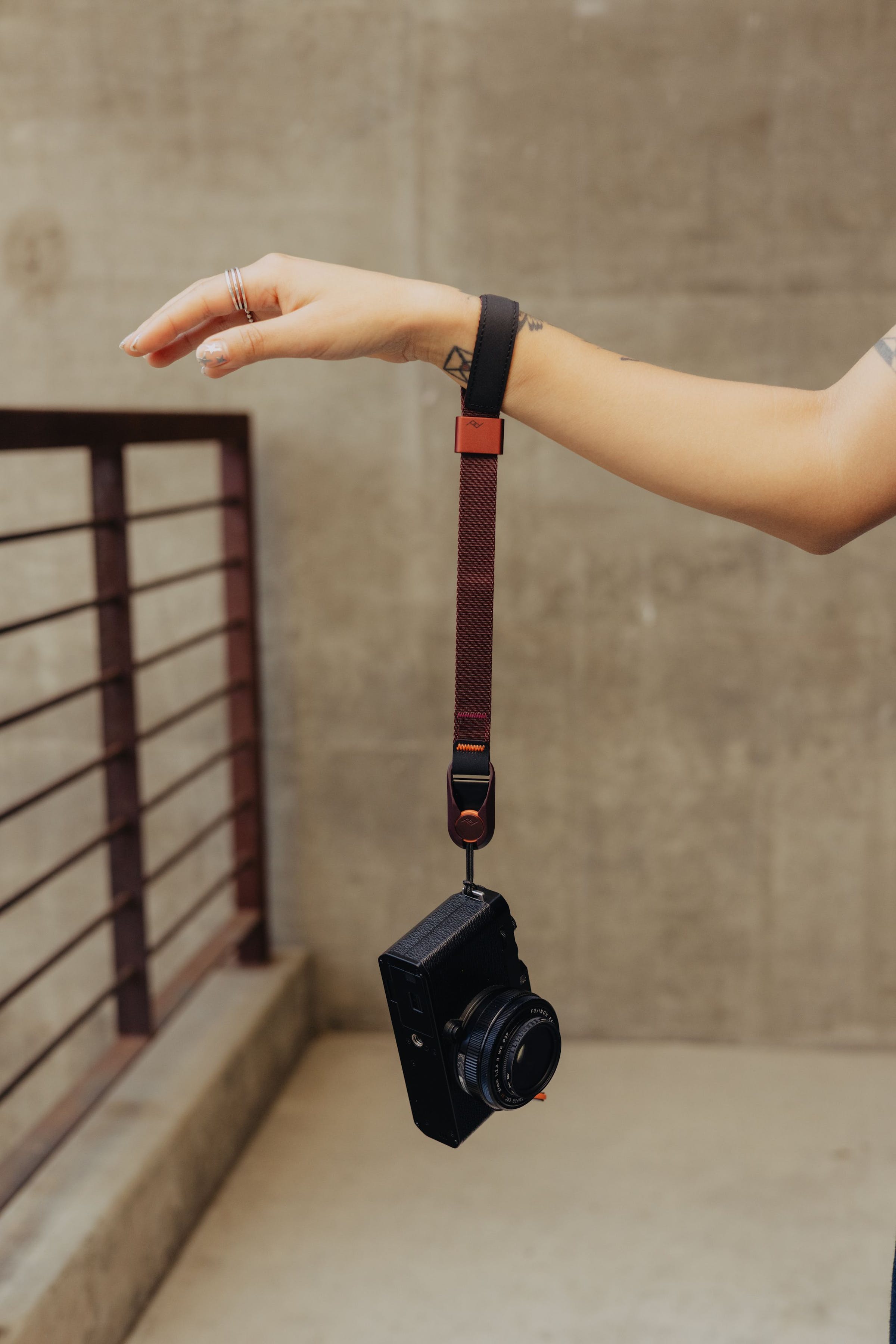 Cuff - Eclipse (rosso scuro)