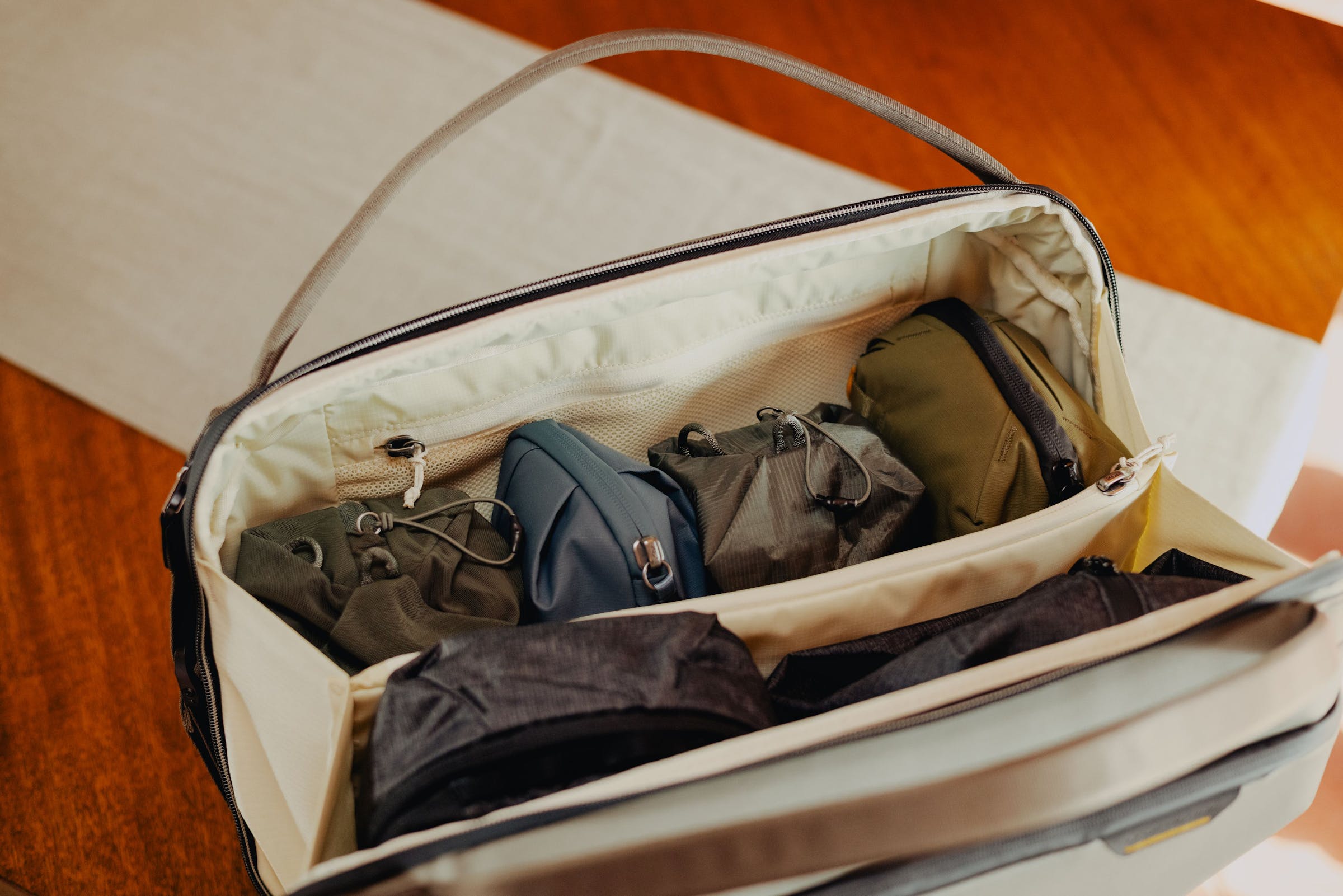 Travel Weekender 25L Stone - Laptop16"
