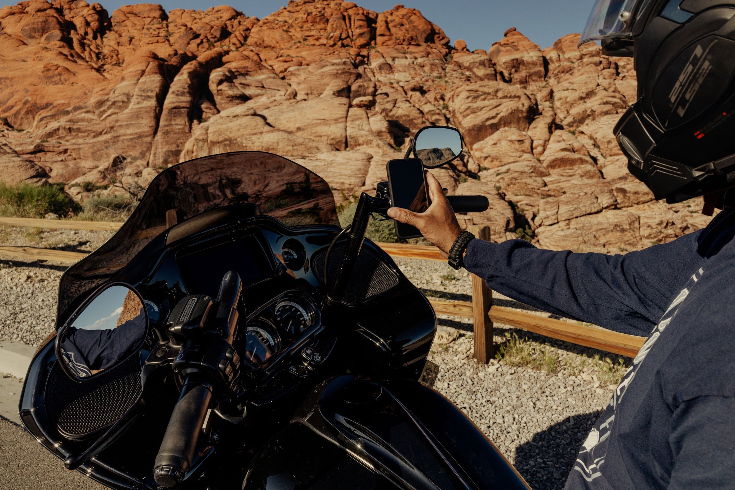 Mobile Motorcycle Mount Brake/Clutch Mount: Charging Black - CON ANTIVIBRAZIONE
