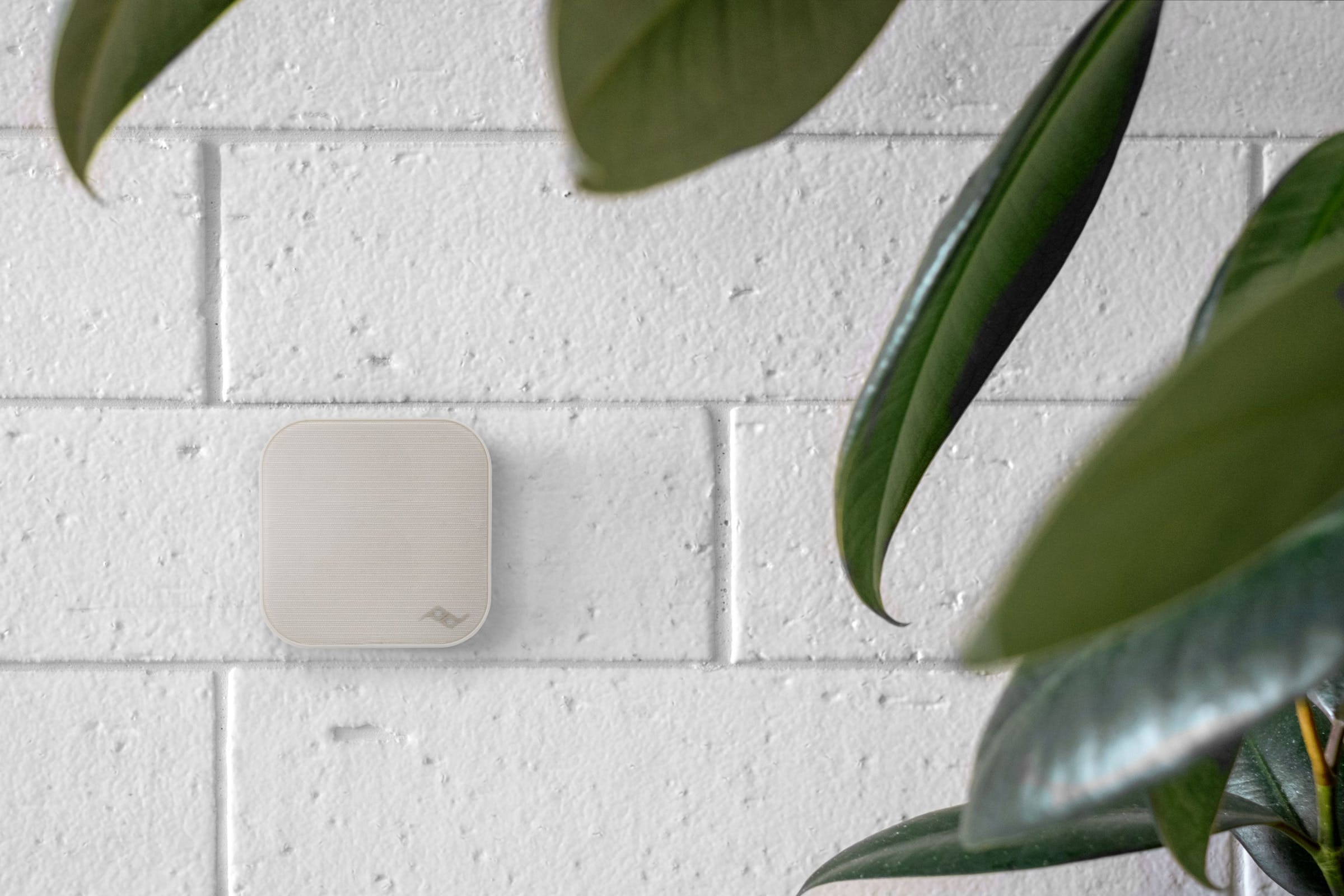 Mobile Wall Mount - Attacco da muro - Bone. Universale magasafe non necessita di custodia peak