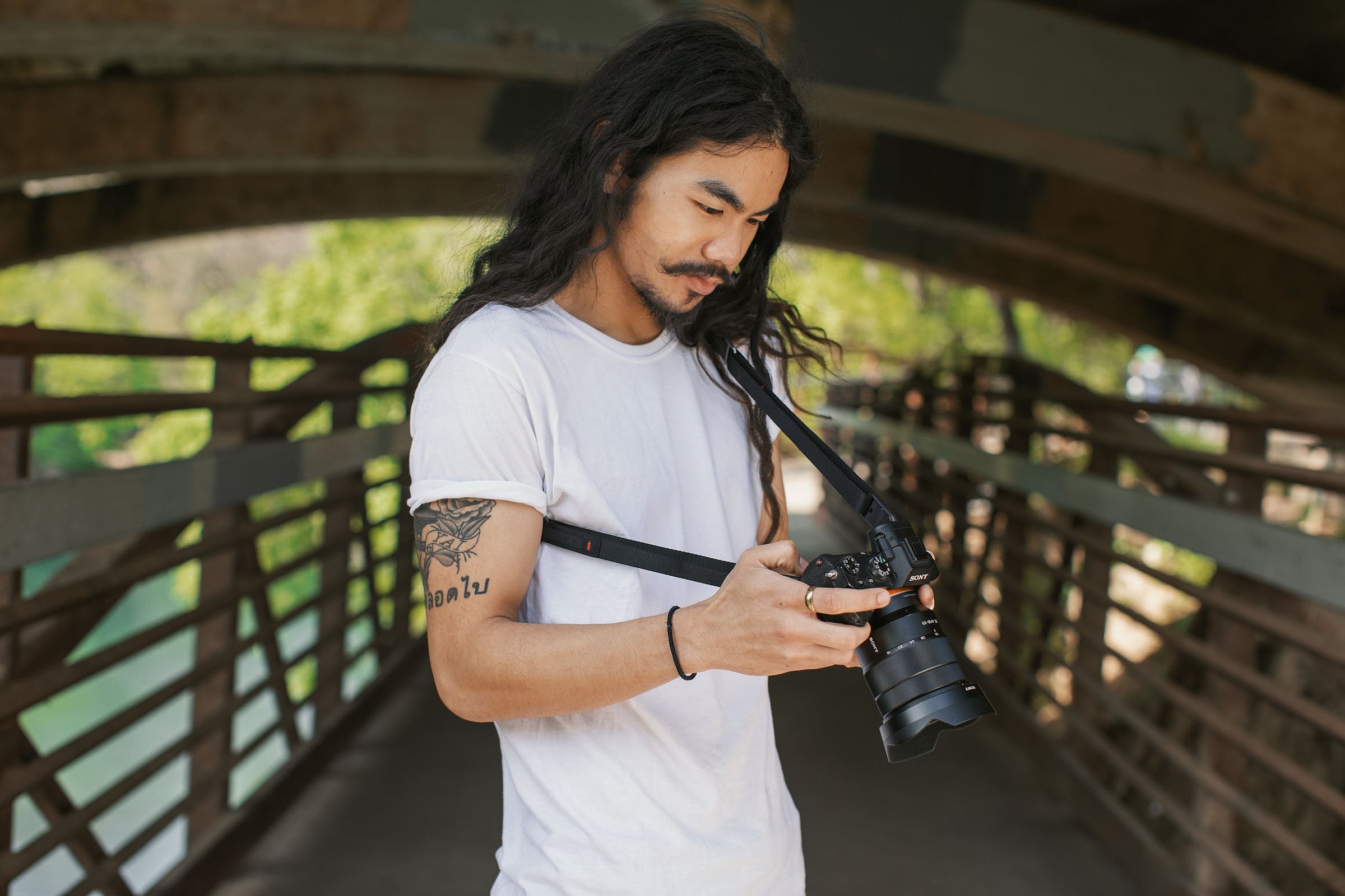 LEASH - Black VERSIONE piu Sottile - Tracolla versatile per fotocamera ad aggancio rapido