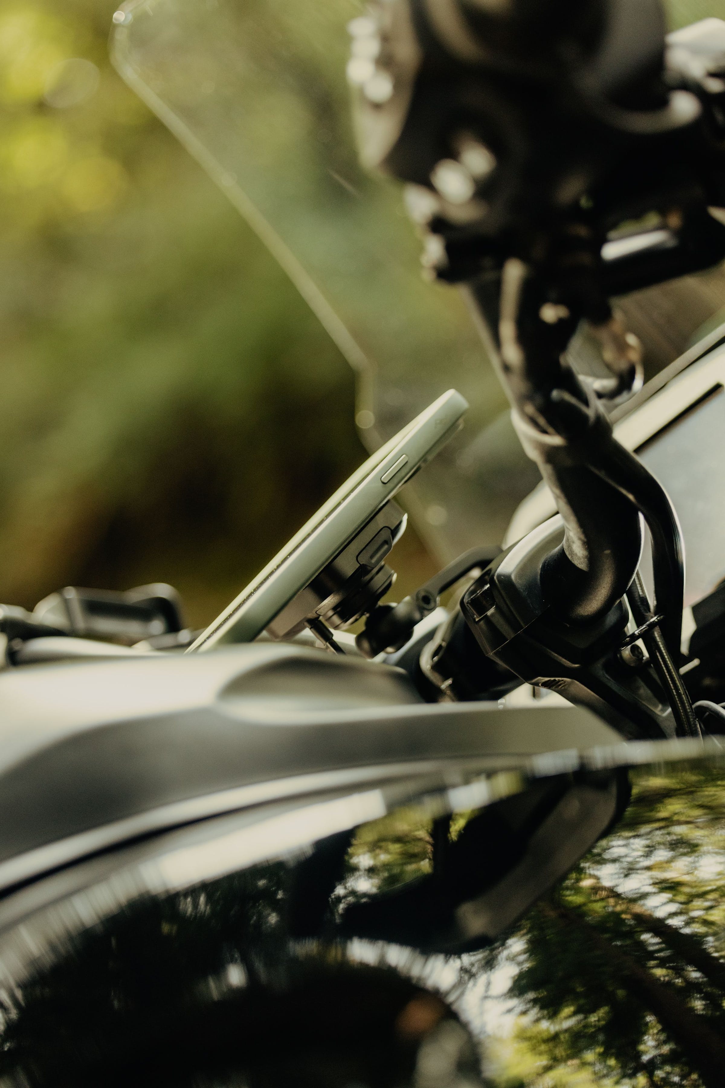 Mobile Motorcycle Mount Bar Mount v2: Charging Black - CON ANTIVIBRAZIONE