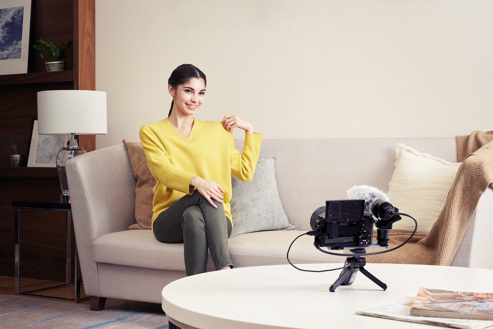 Sony α Alpha 6400 con obiettivo 16-50mm, mirrorless APS-C con Real-Time Eye AF