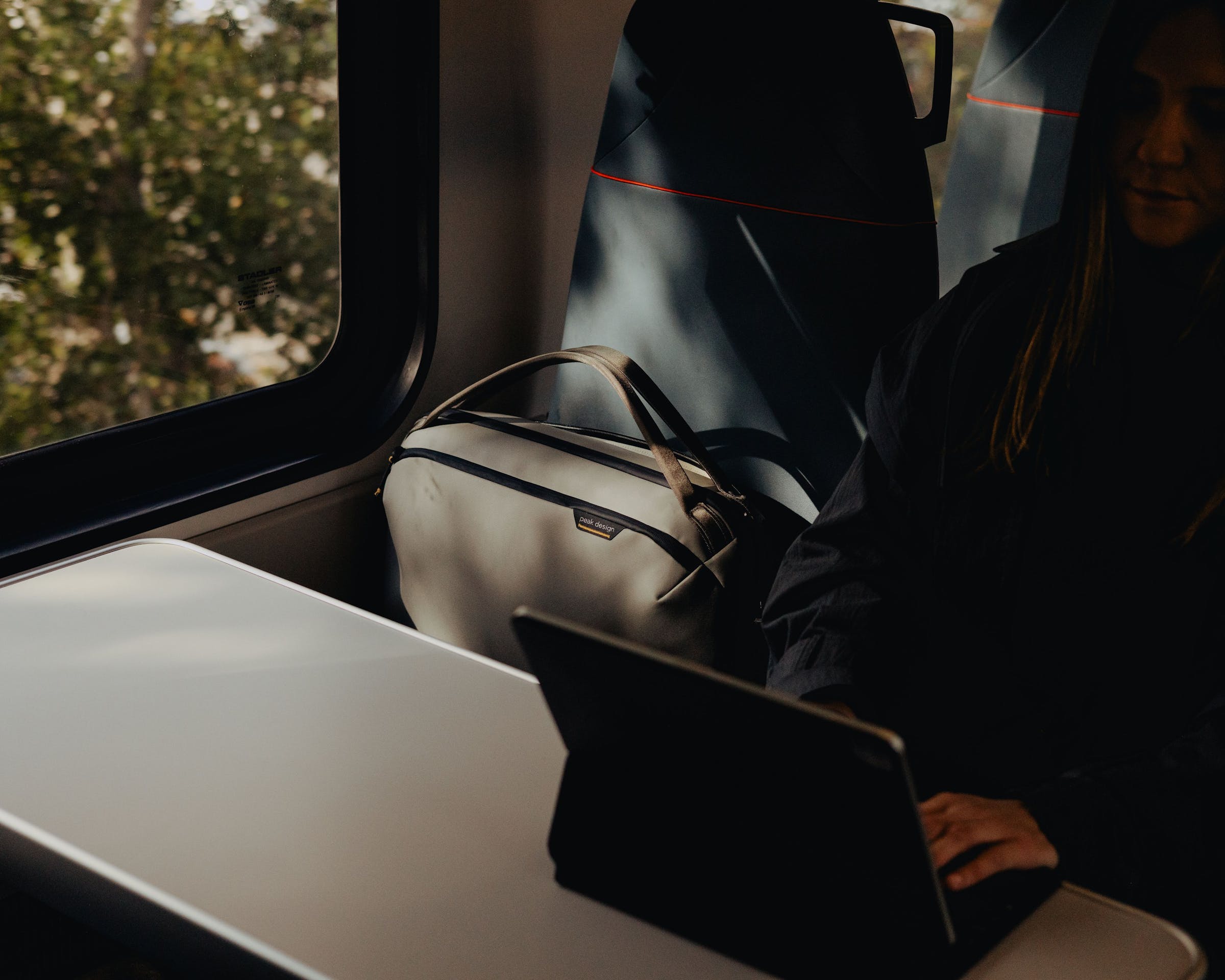 Travel Weekender 25L Stone - Laptop16"