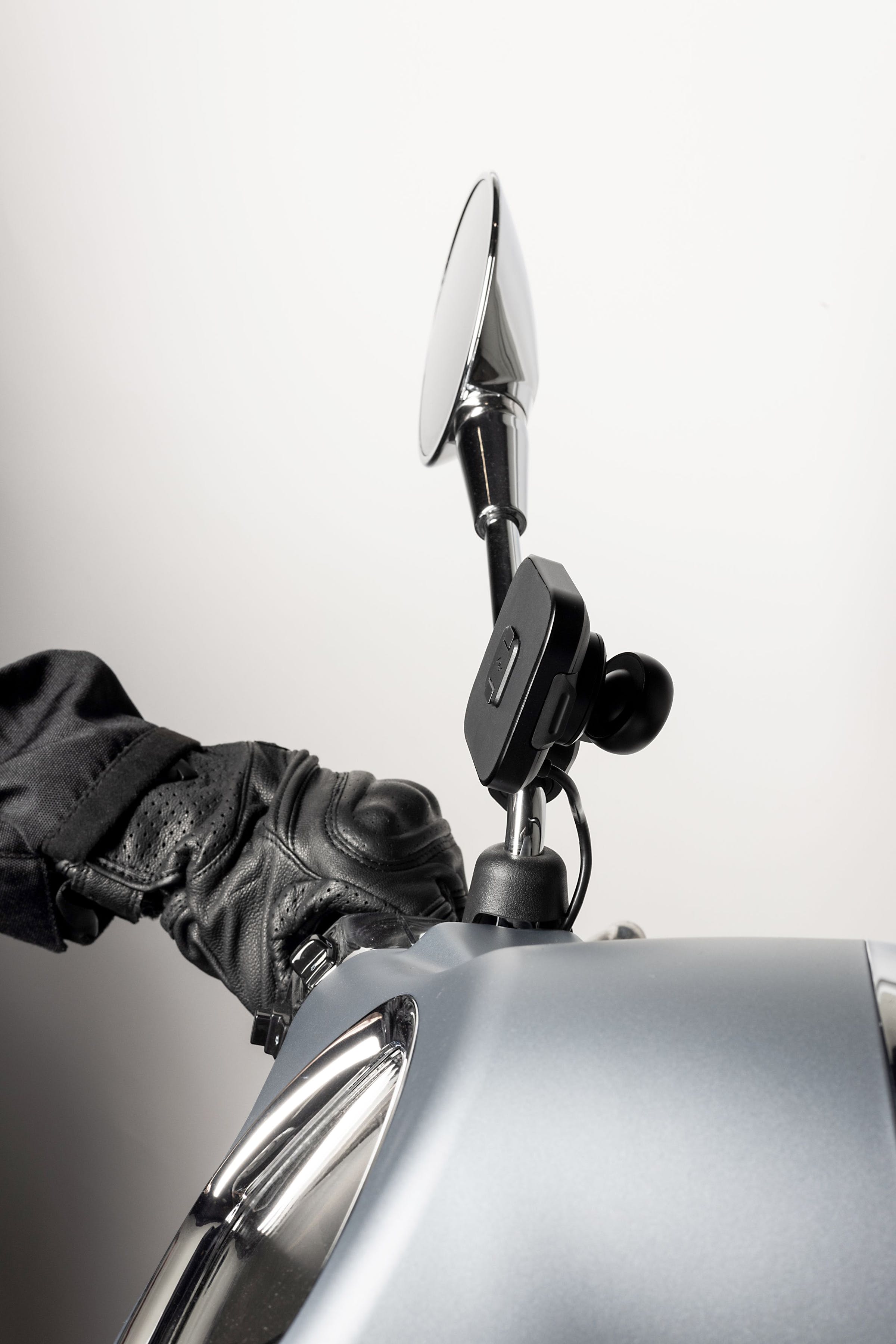 Mobile Motorcycle Mount Mirror Mount: Charging BLACK - CON ANTIVIBRAZIONE
