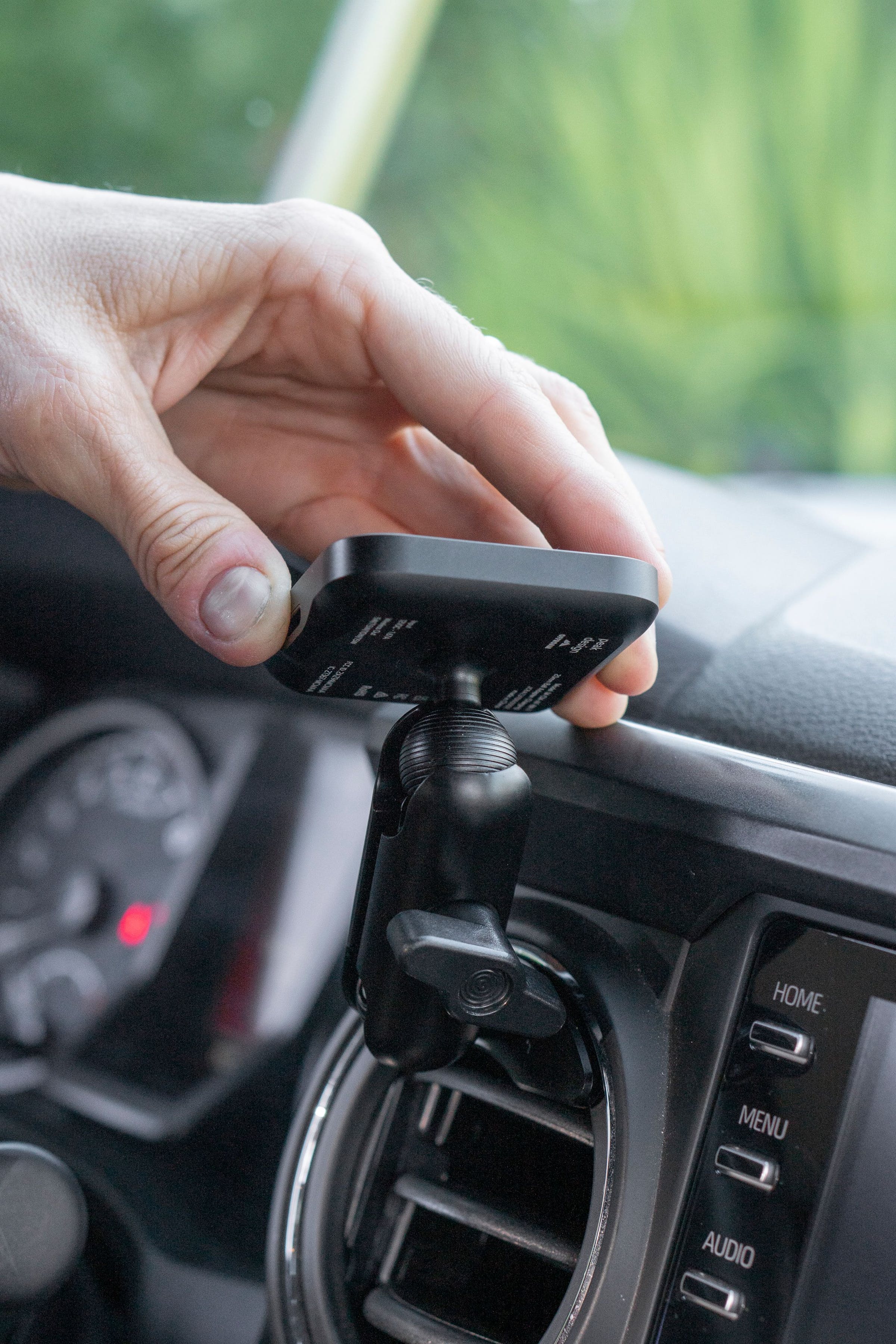 Mobile Car Mount 20mm Ball Charging Adaptor -per sistema di connessione SlimLink™ Con Antivibrazione