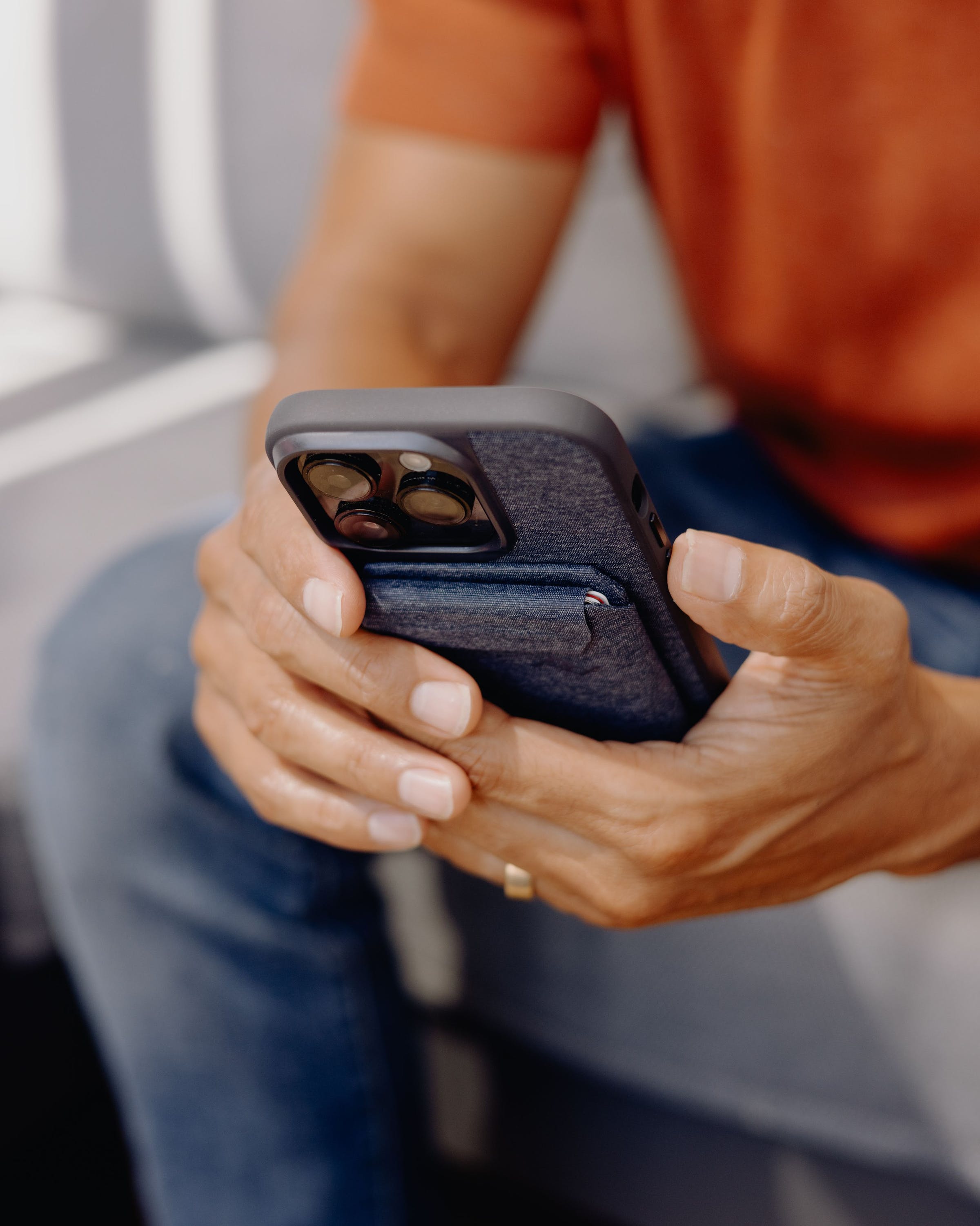 Mobile Everyday - Loop Case - iPhone 15 Pro - Charcoal