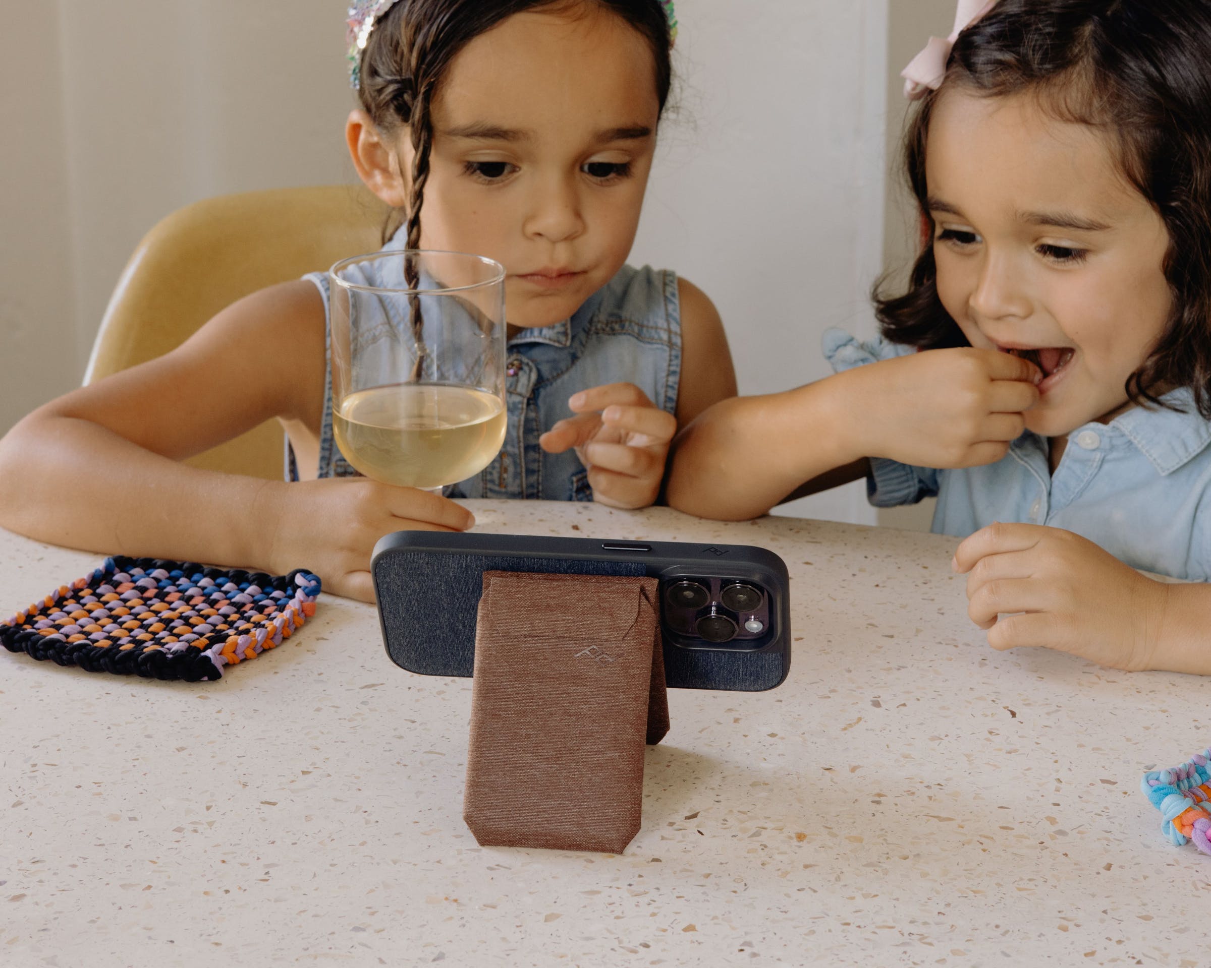 Mobile Wallet Stand - Portafoglio UNIVERSALE MAG SAFE Charcoal