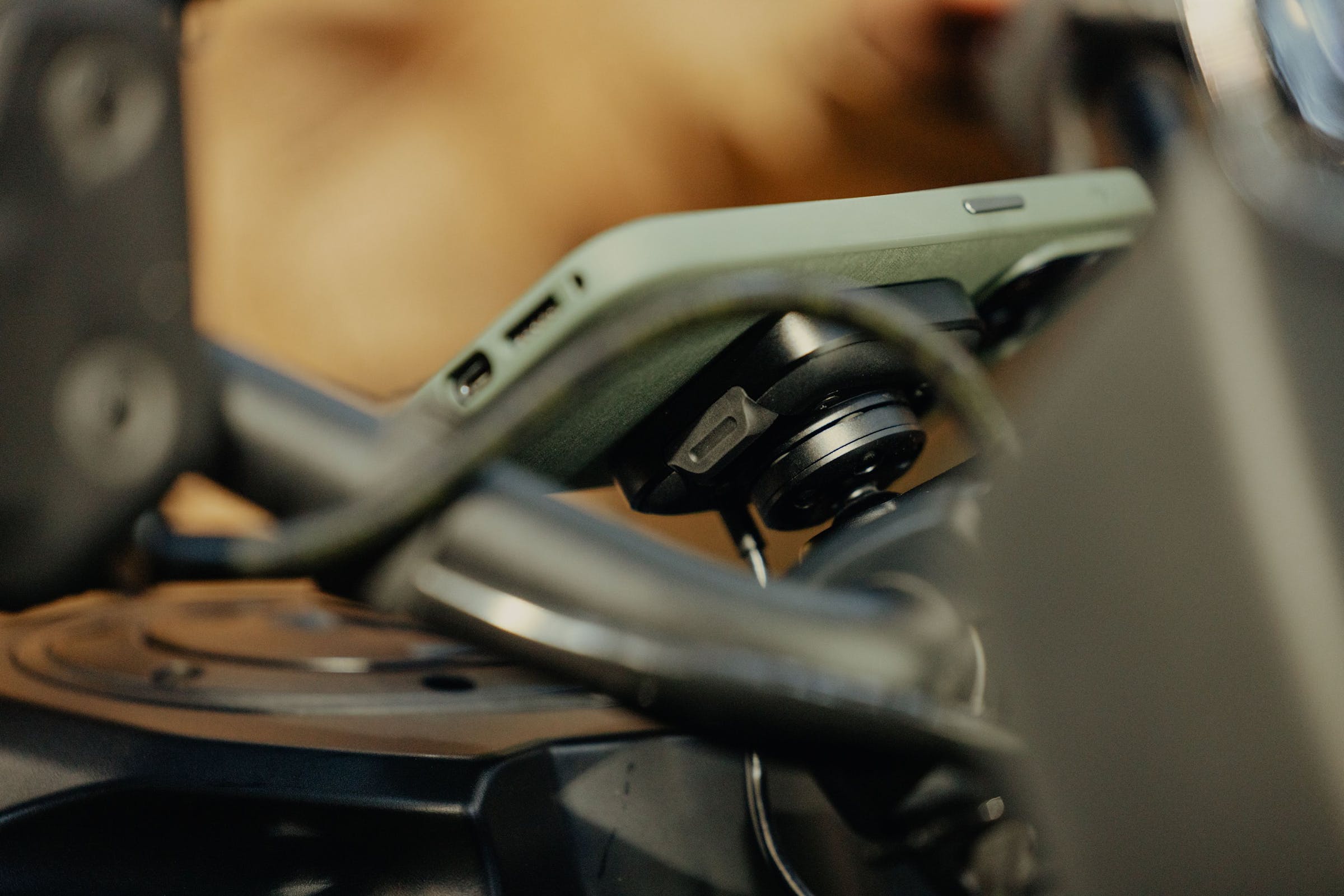 Mobile Motorcycle Mount Bar Mount v2: Charging Black - CON ANTIVIBRAZIONE