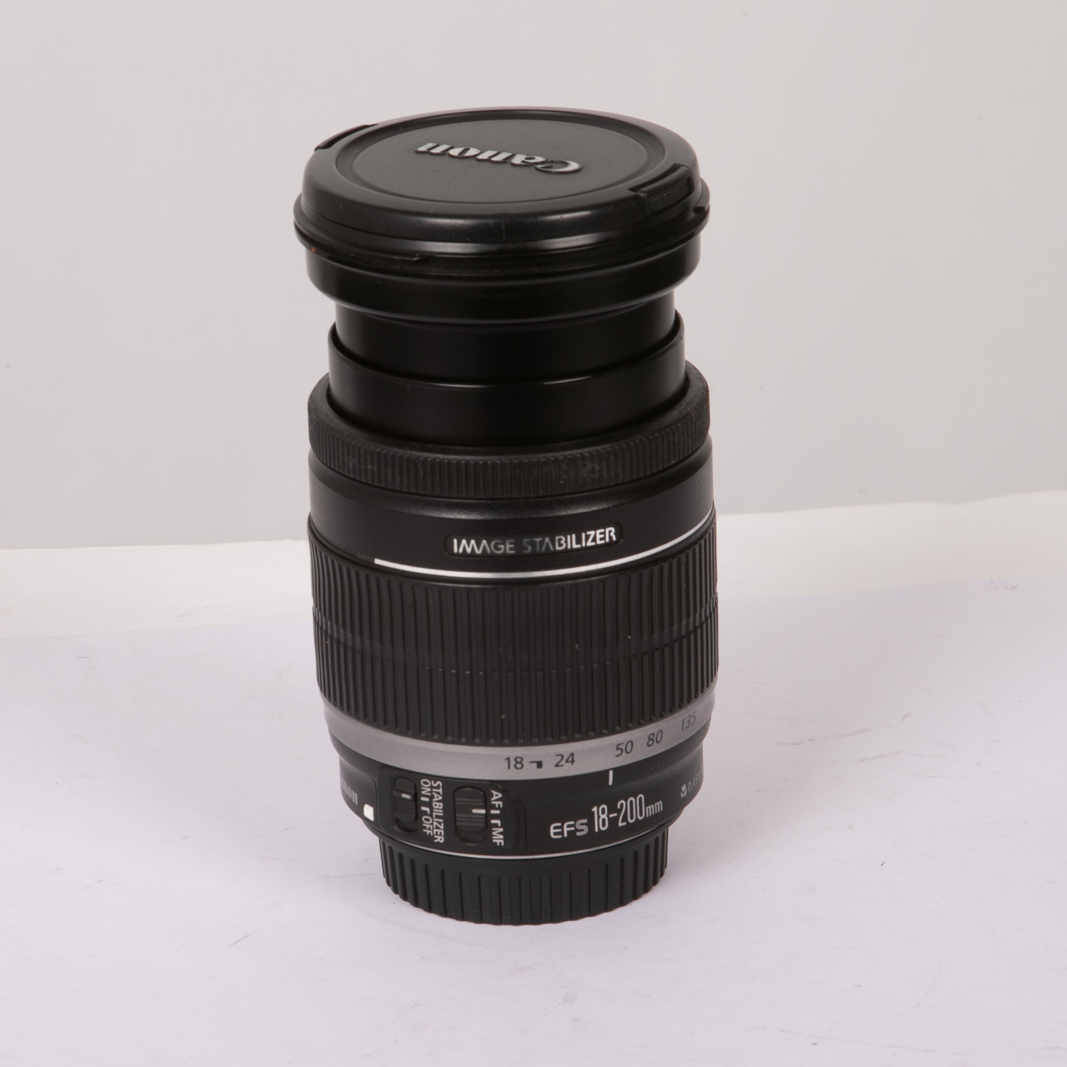 Canon EF-S 18-200mm F/3.5-5.6 IS