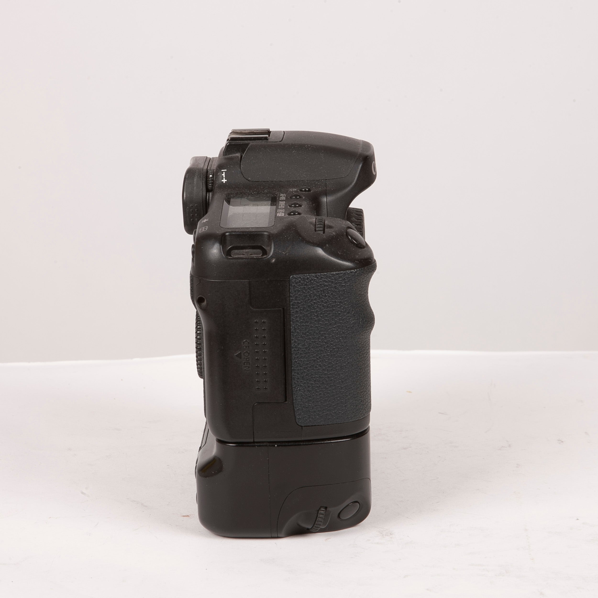 CANON EOS 10D + BG-DE3