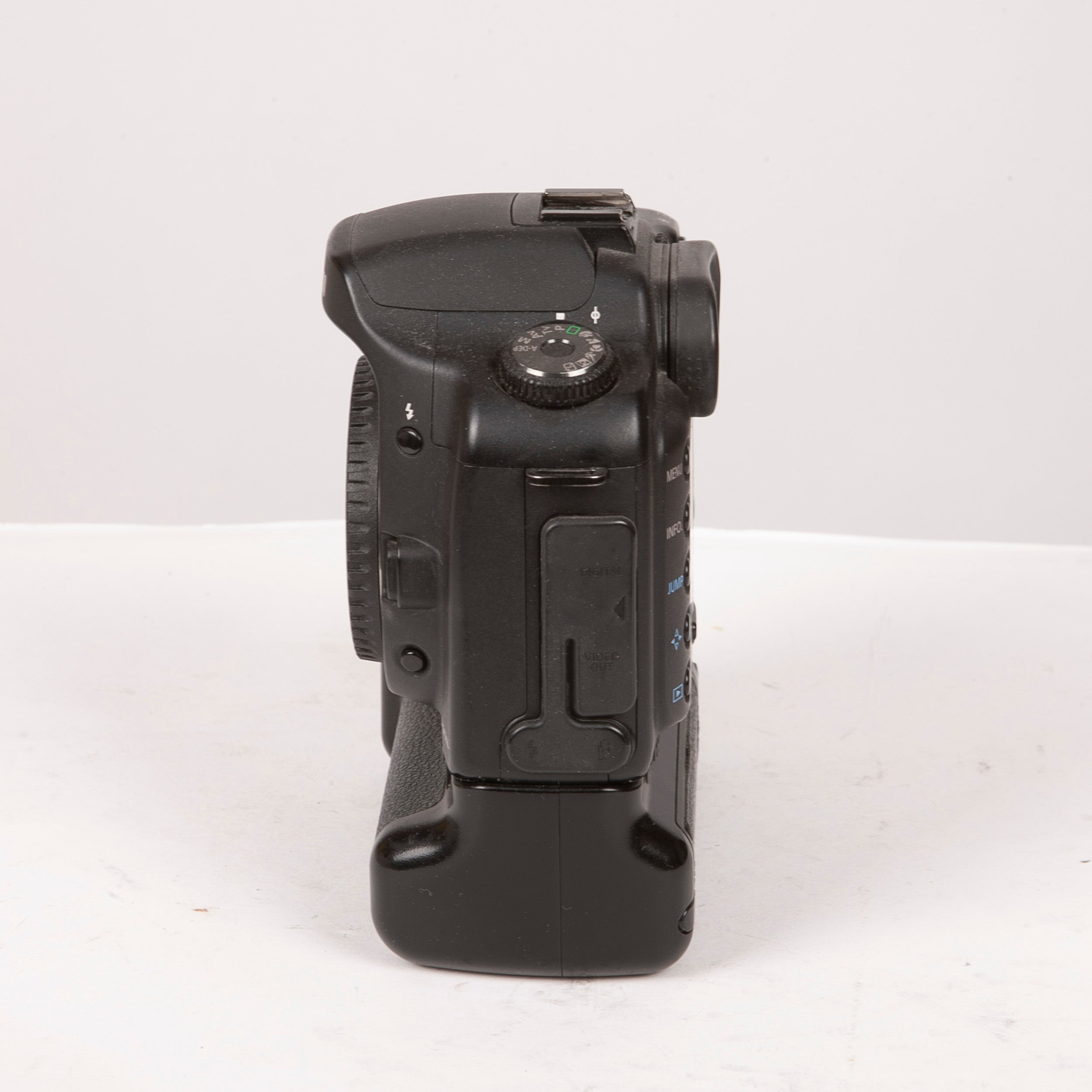 CANON EOS 10D + BG-DE3