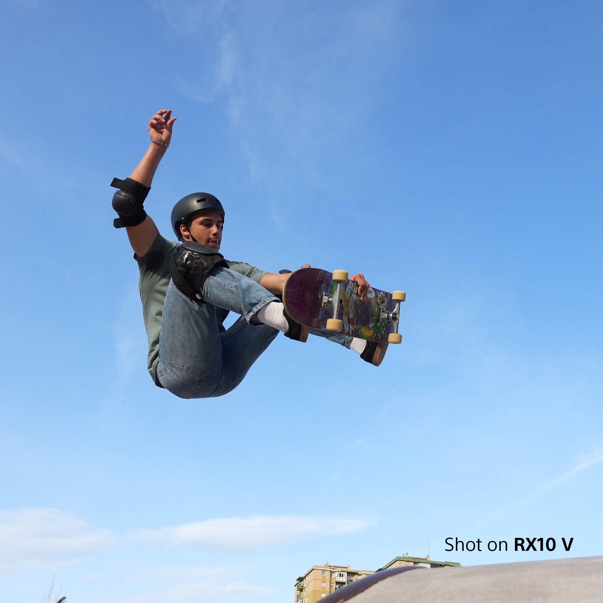 SONY DSC-RX10 MARK V 20,1MP 3,0" AF 24–600 30FPS 4K 120P