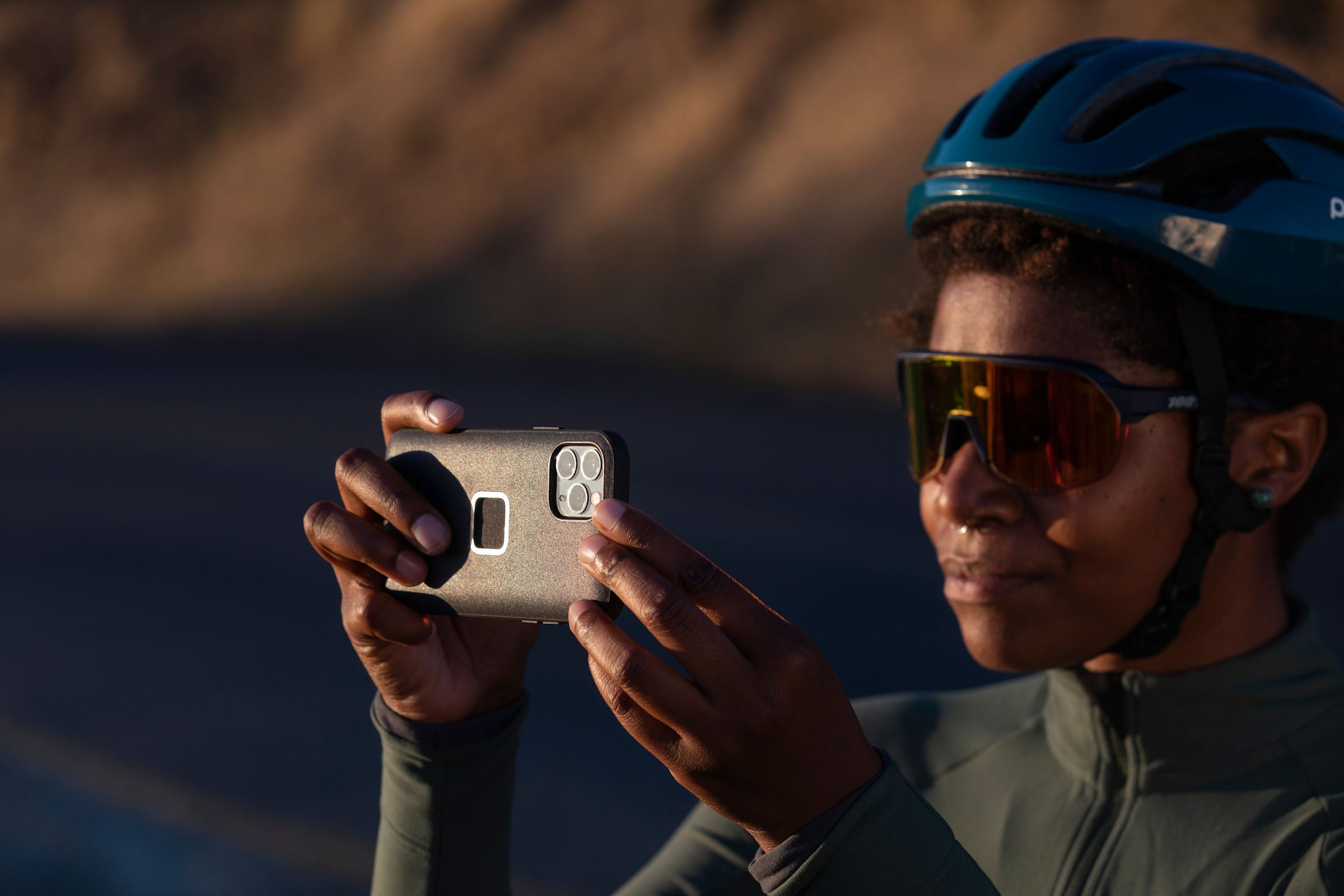 Mobile - Supporto da manubrio per MOTO - Black *riduttori diametro all'interno / con Antivibrazione