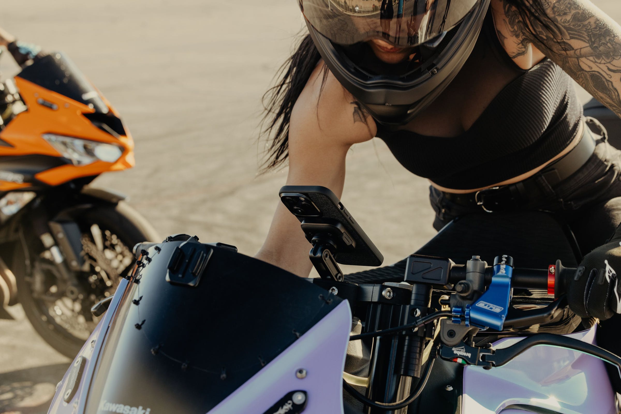 Mobile Motorcycle Mount Stem Mount: Charging Black - CON ANTIVIBRAZIONE
