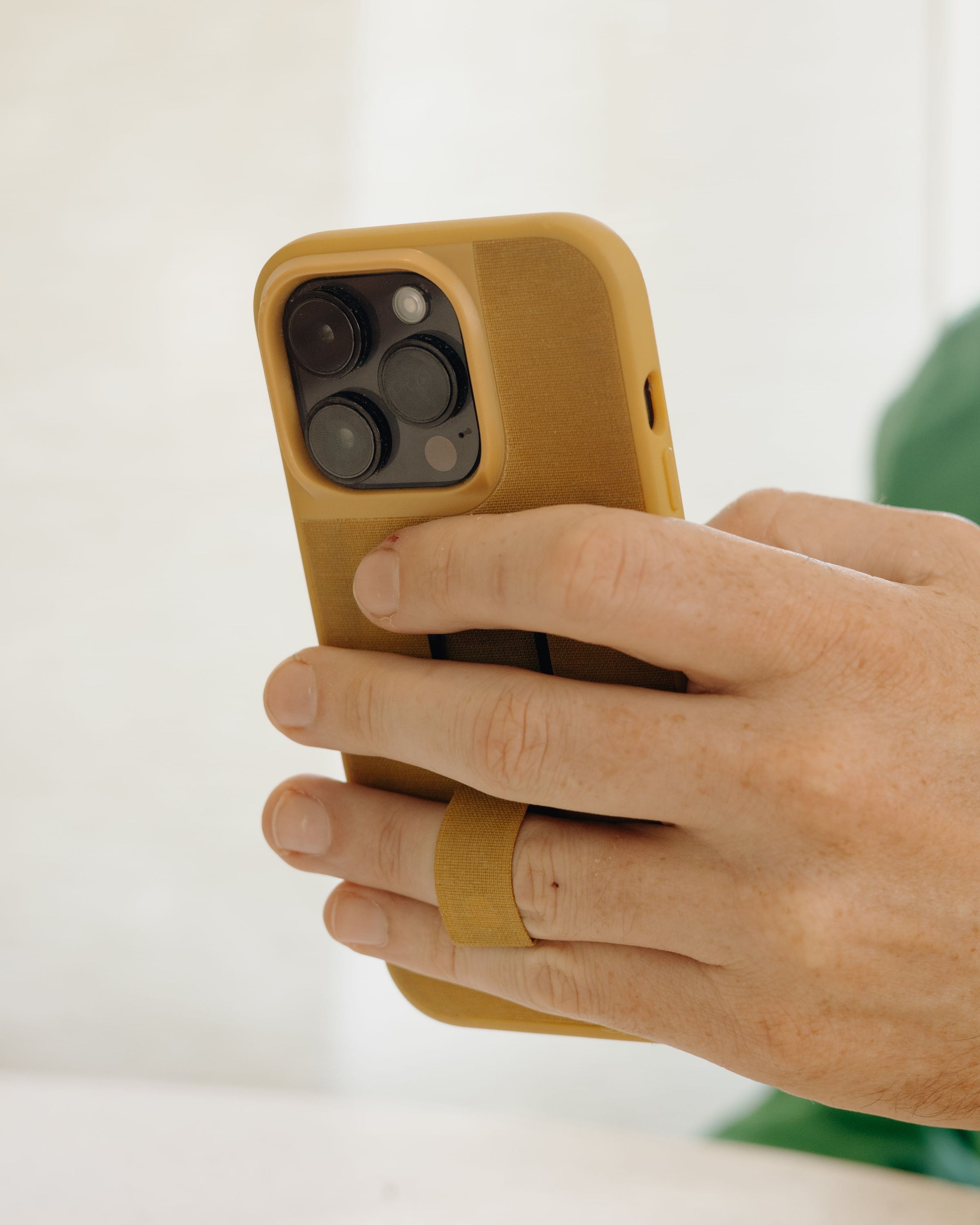 Mobile Everyday - Loop Case - iPhone 15 Pro - Charcoal