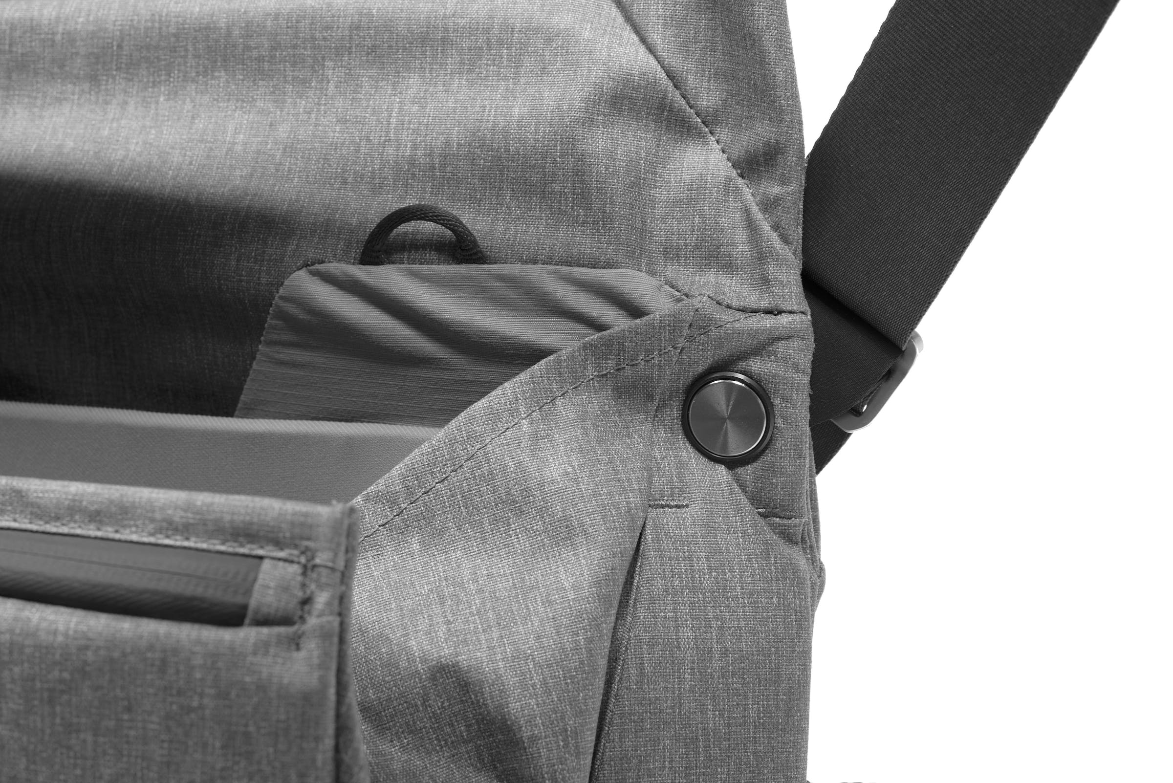 Everyday Messenger 13L v2 // Ash
