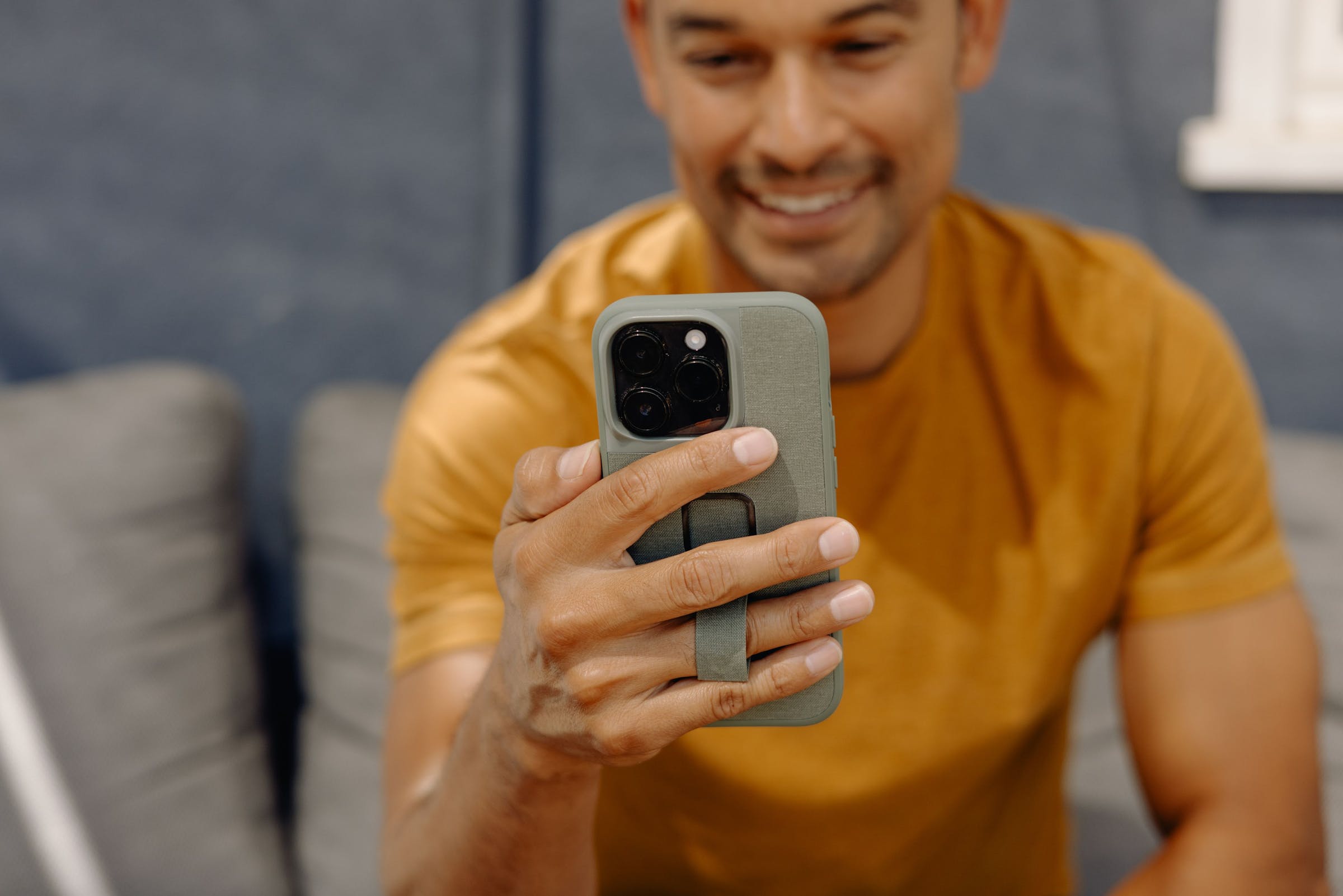 Mobile Everyday - Loop Case - iPhone 15 Promax - Charcoal