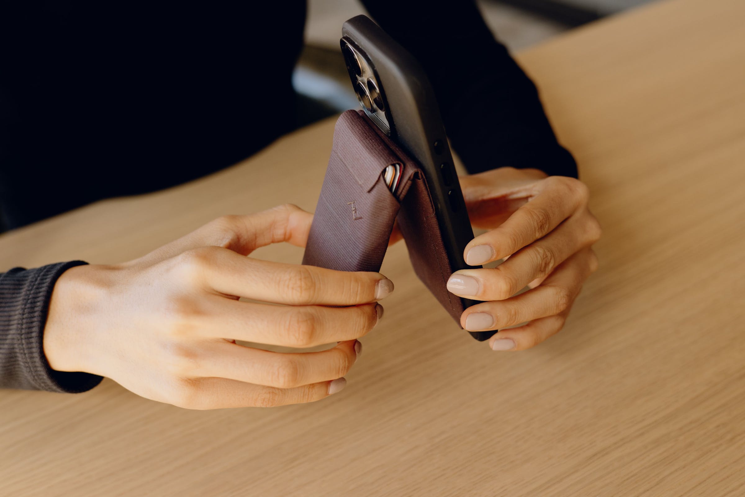 Mobile Wallet Stand - Portafoglio UNIVERSALE MAG SAFE Charcoal