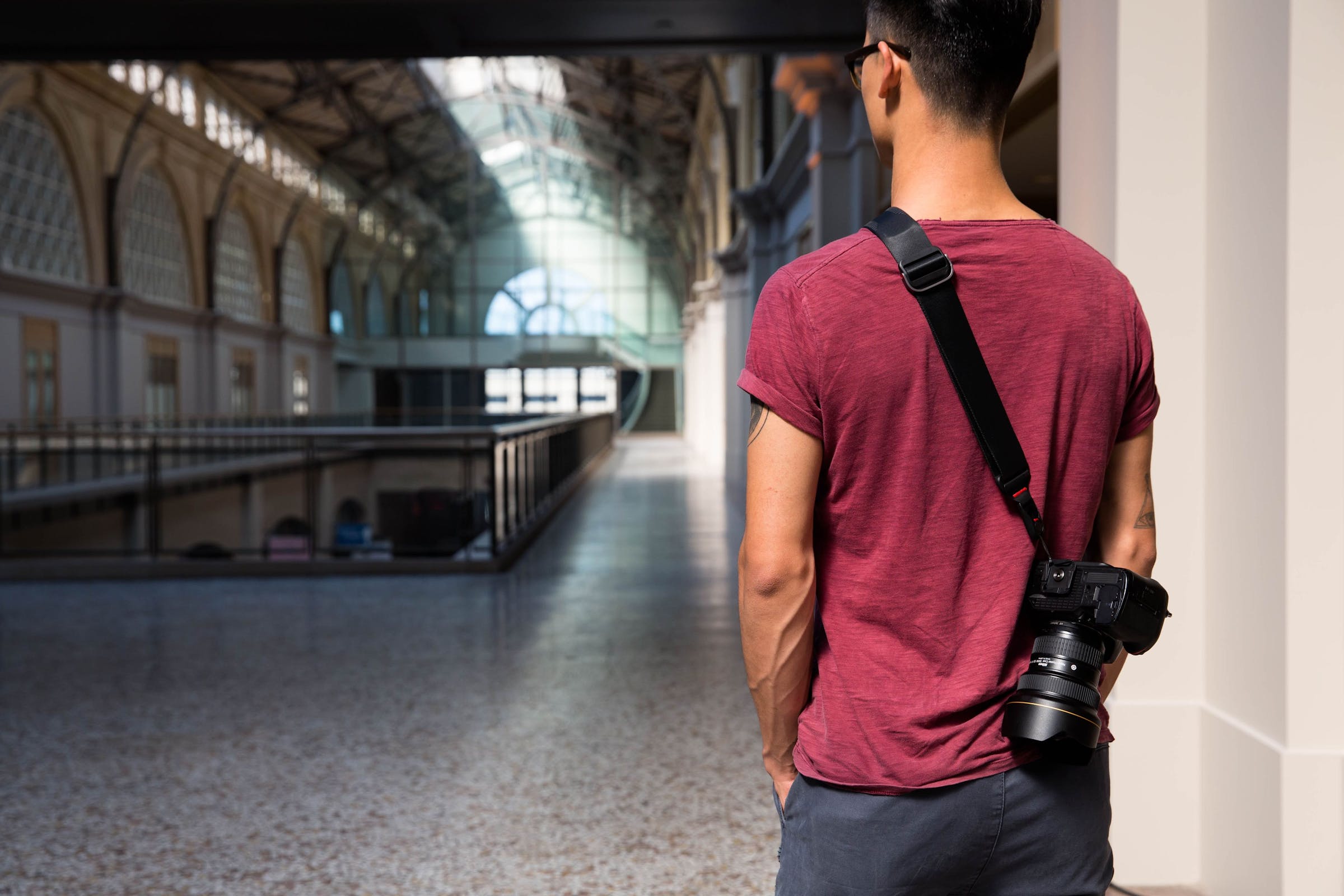 SLIDE - Black VERSIONE GARNDE Padded, premium professional camera sling/shoulder/neck strap