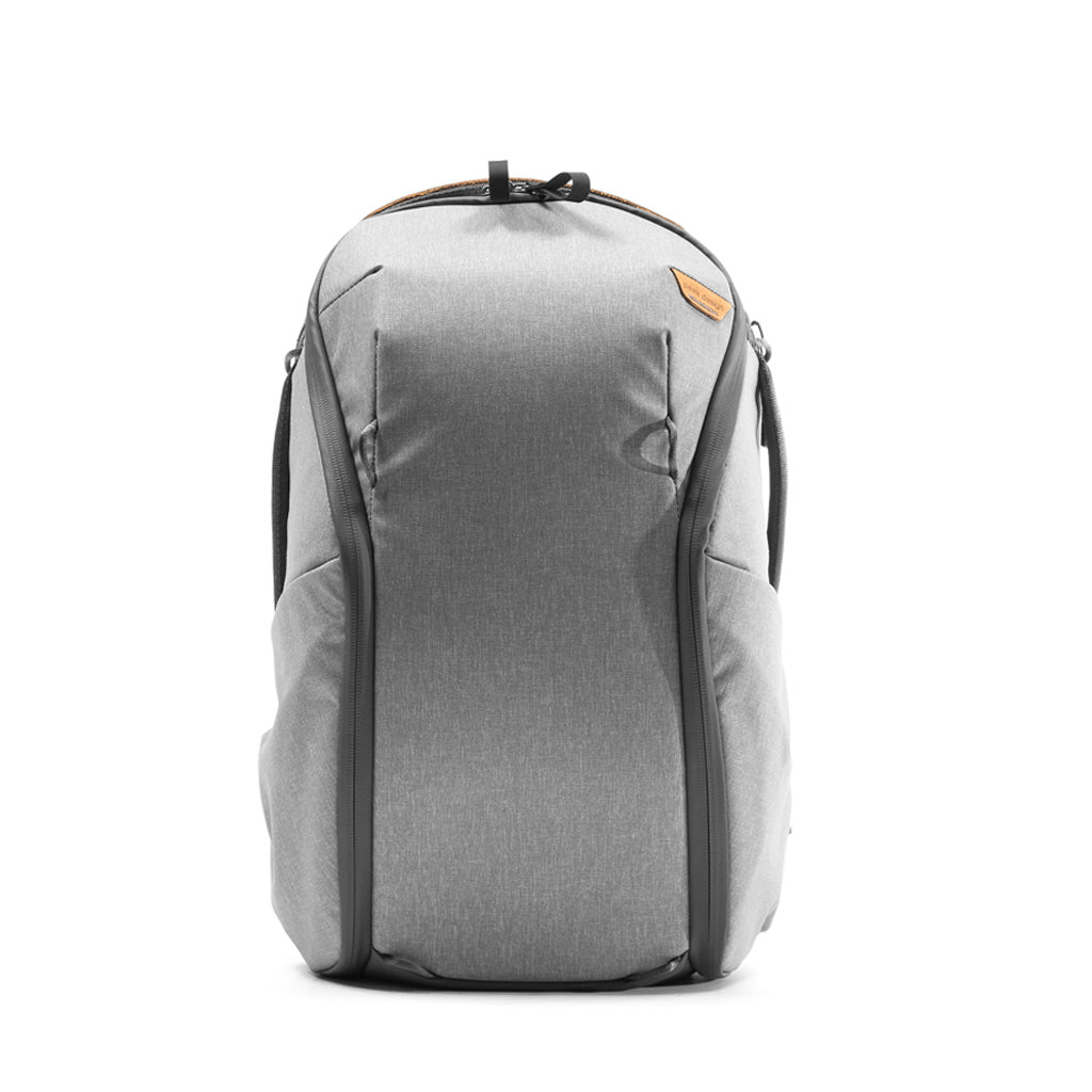 Everyday Backpack 15L Zip v2 // Ash -grigio chiaro