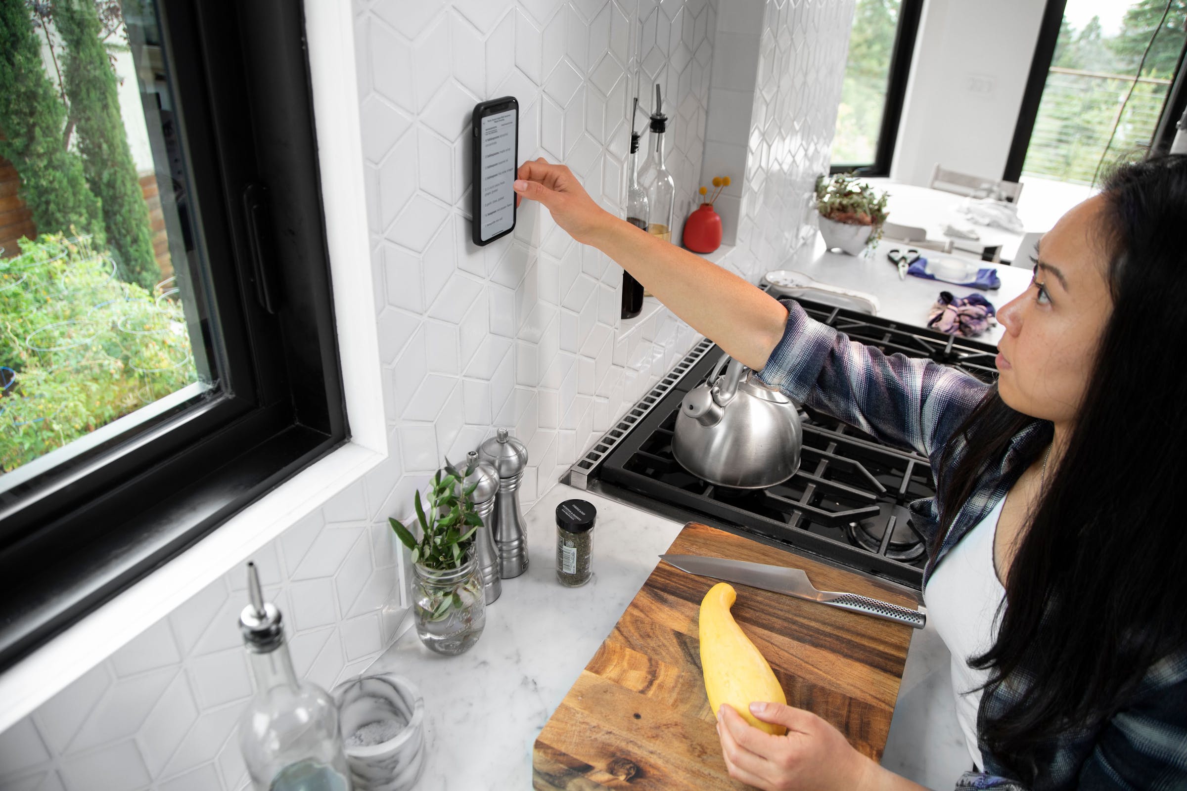 Mobile Wall Mount - Attacco da muro - Bone. Universale magasafe non necessita di custodia peak